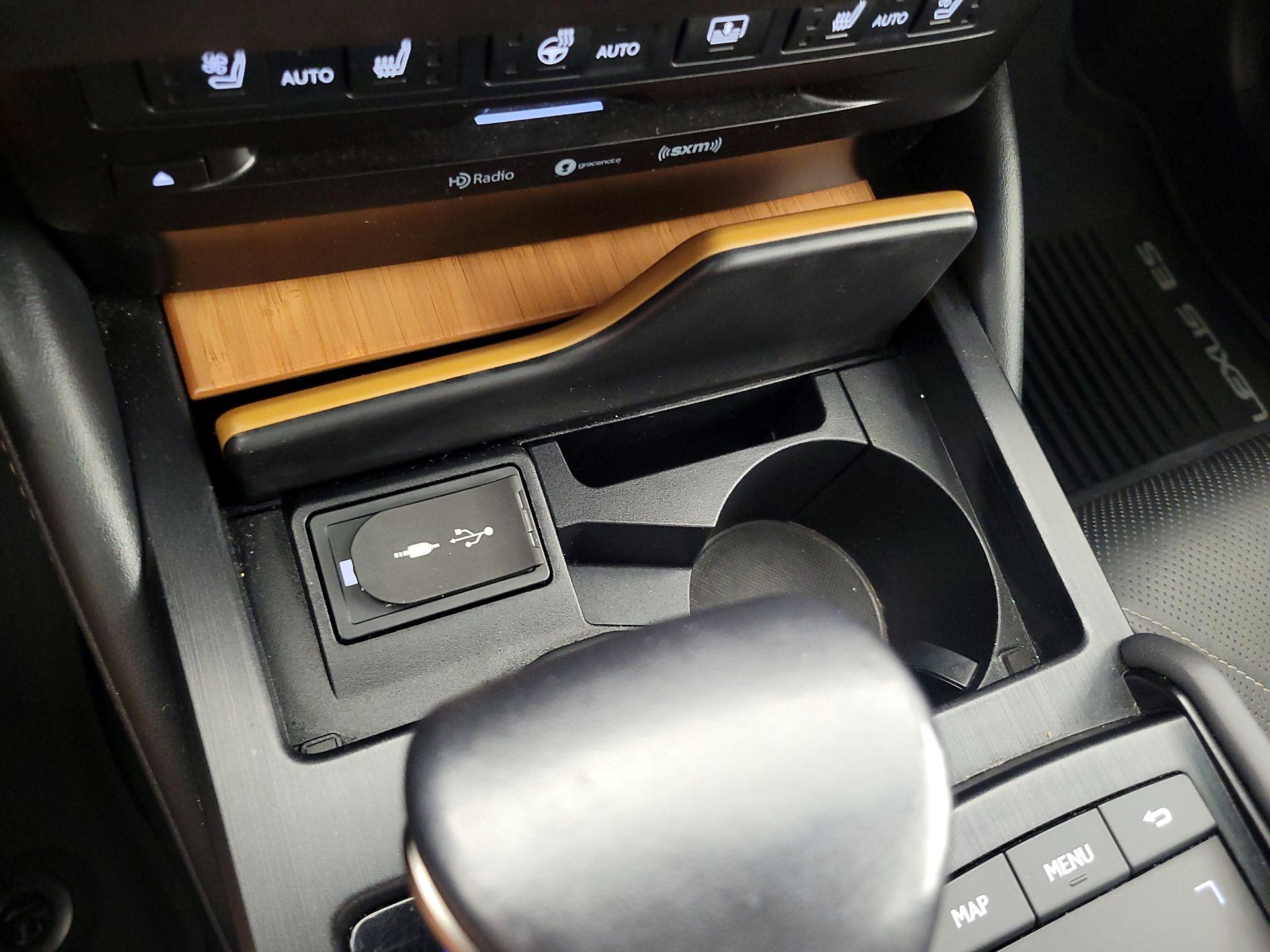 Thumbnail: 2020 Lexus ES - 19