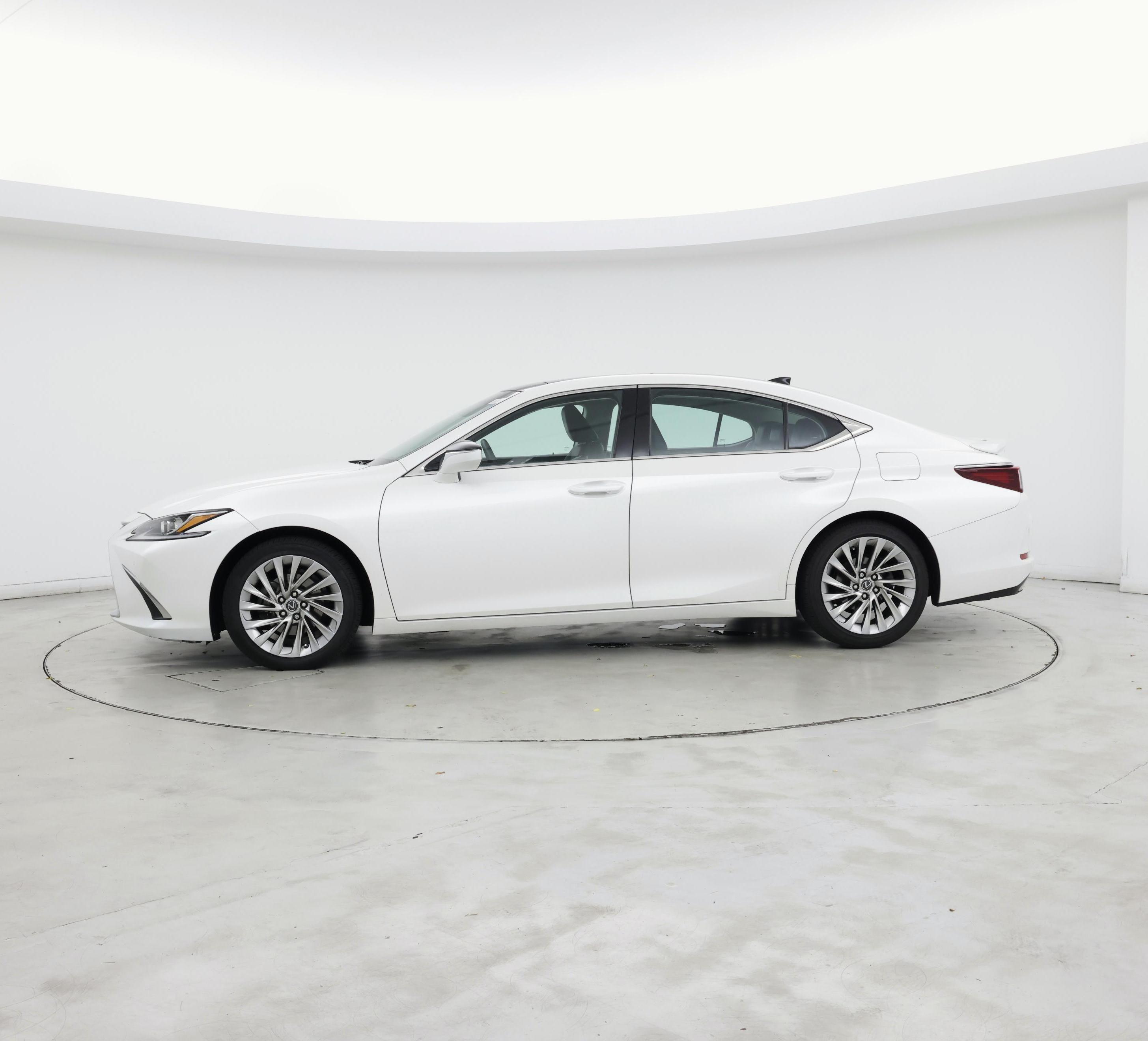 Thumbnail: 2020 Lexus ES - 3