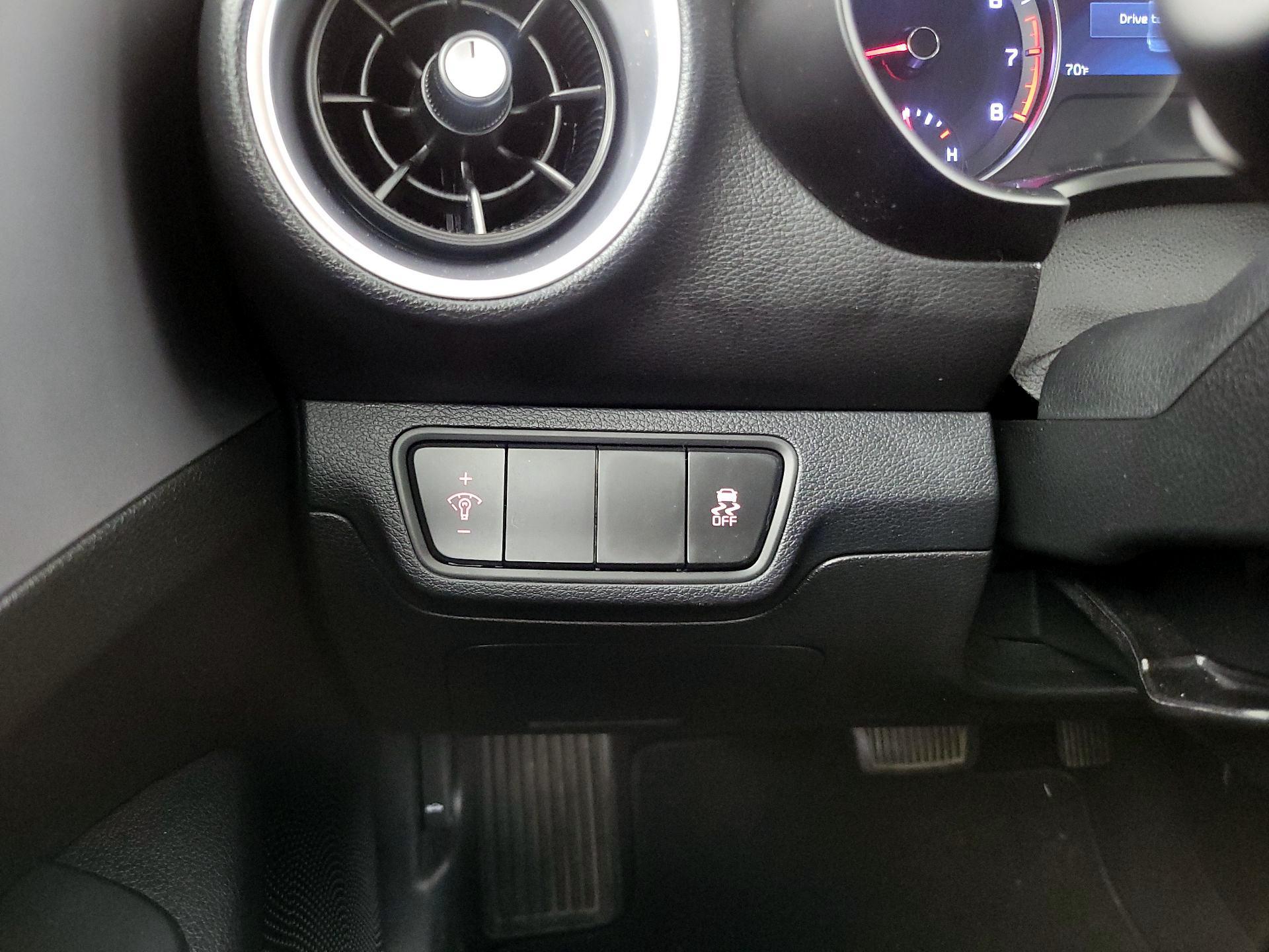 Thumbnail: 2022 Kia Forte - 13