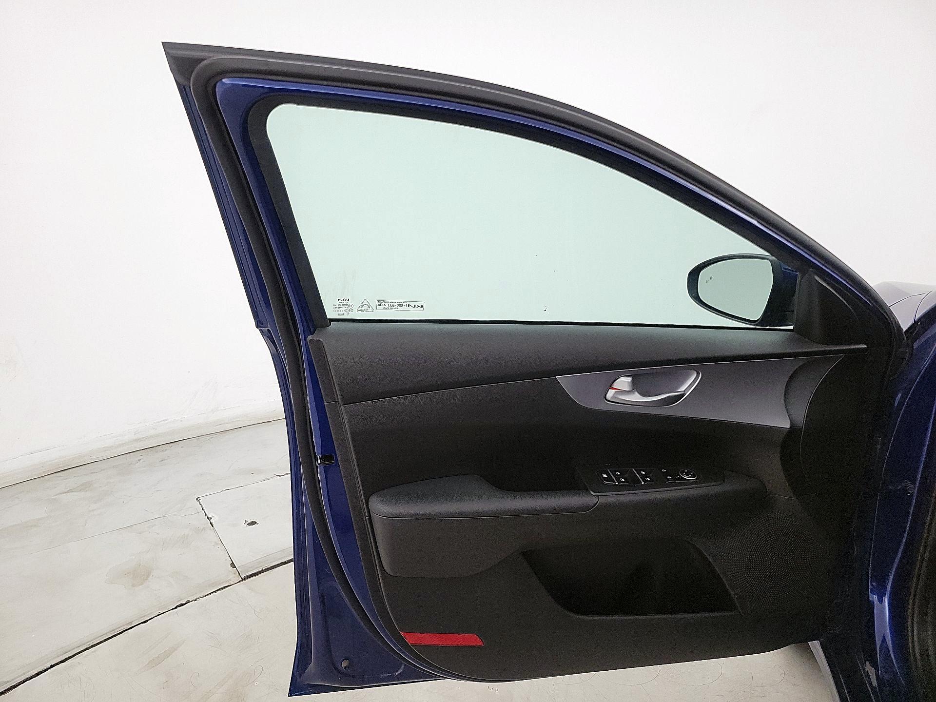 Thumbnail: 2022 Kia Forte - 12