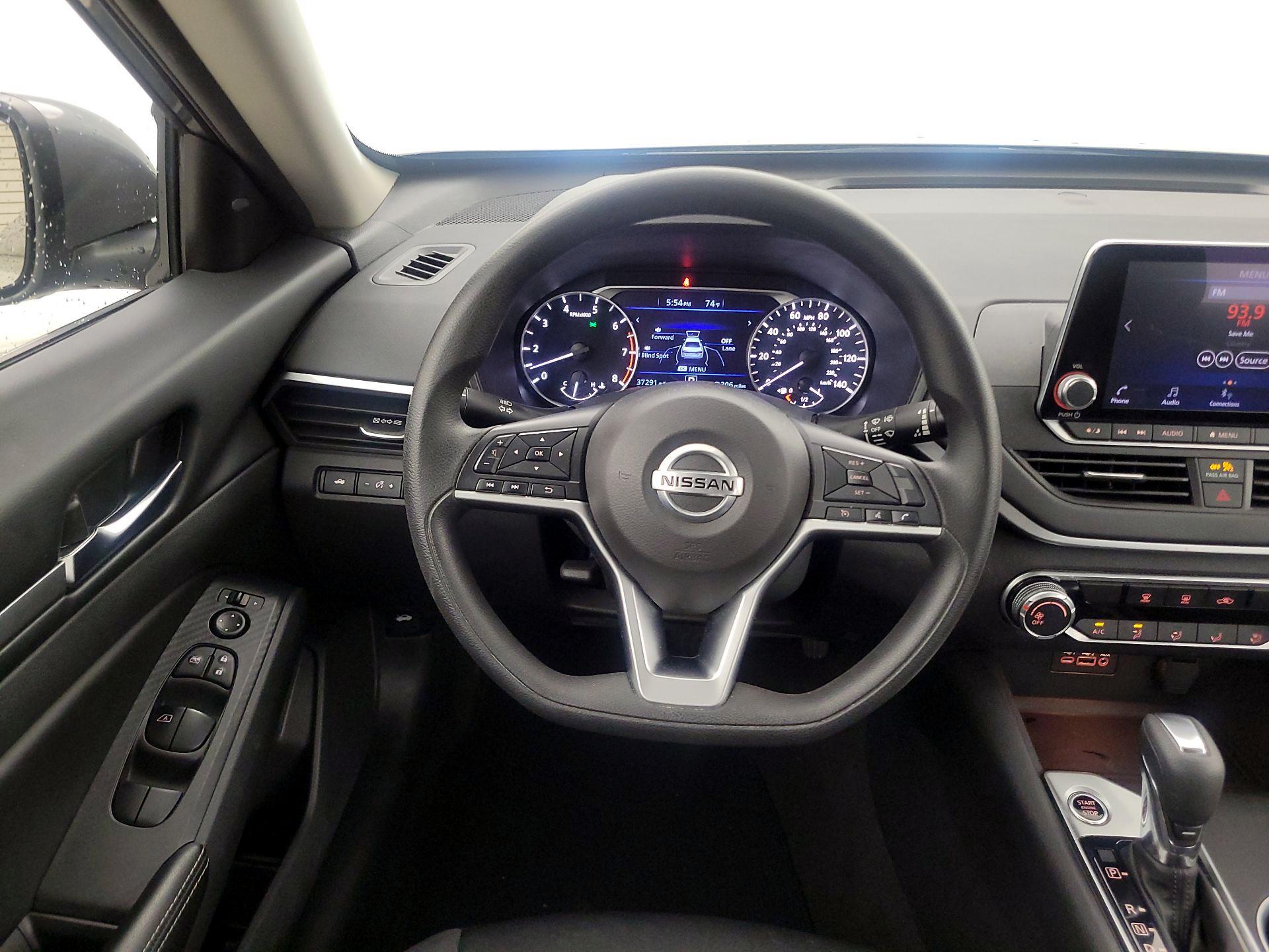 Thumbnail: 2022 Nissan Altima - 10