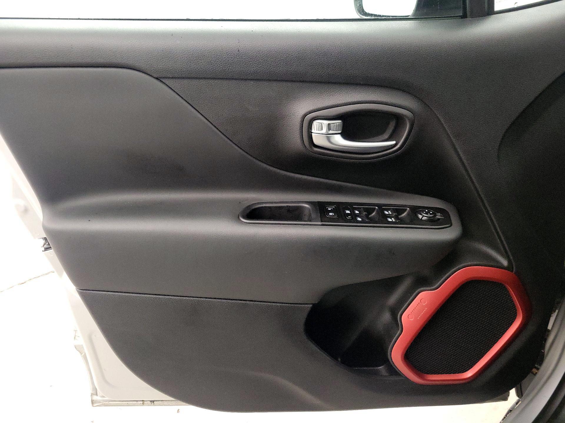 Thumbnail: 2021 Jeep Renegade - 12