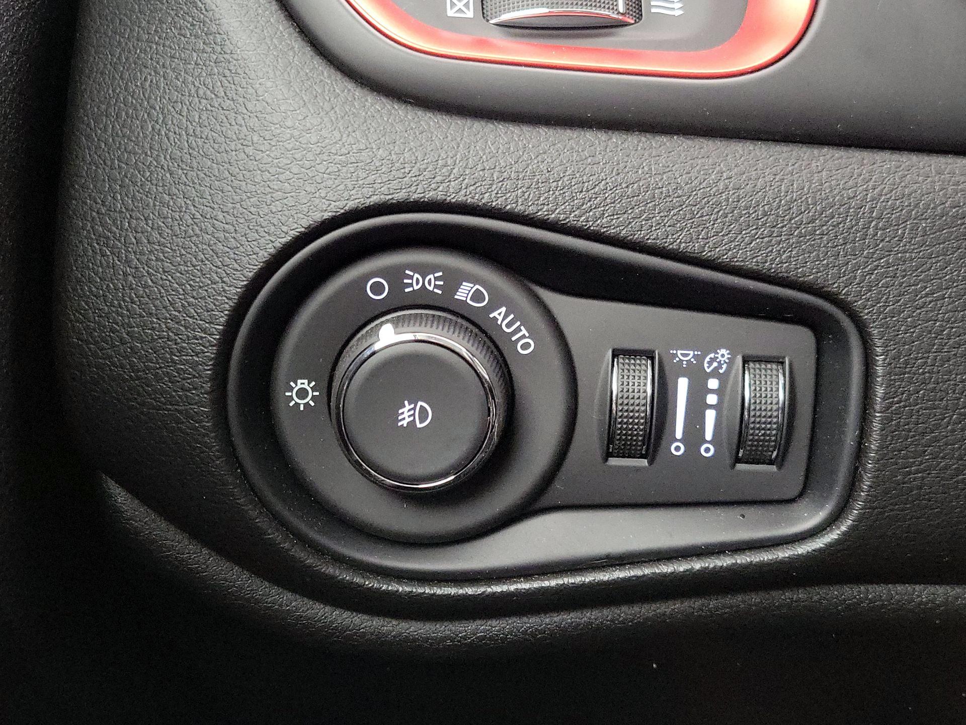 Thumbnail: 2021 Jeep Renegade - 13