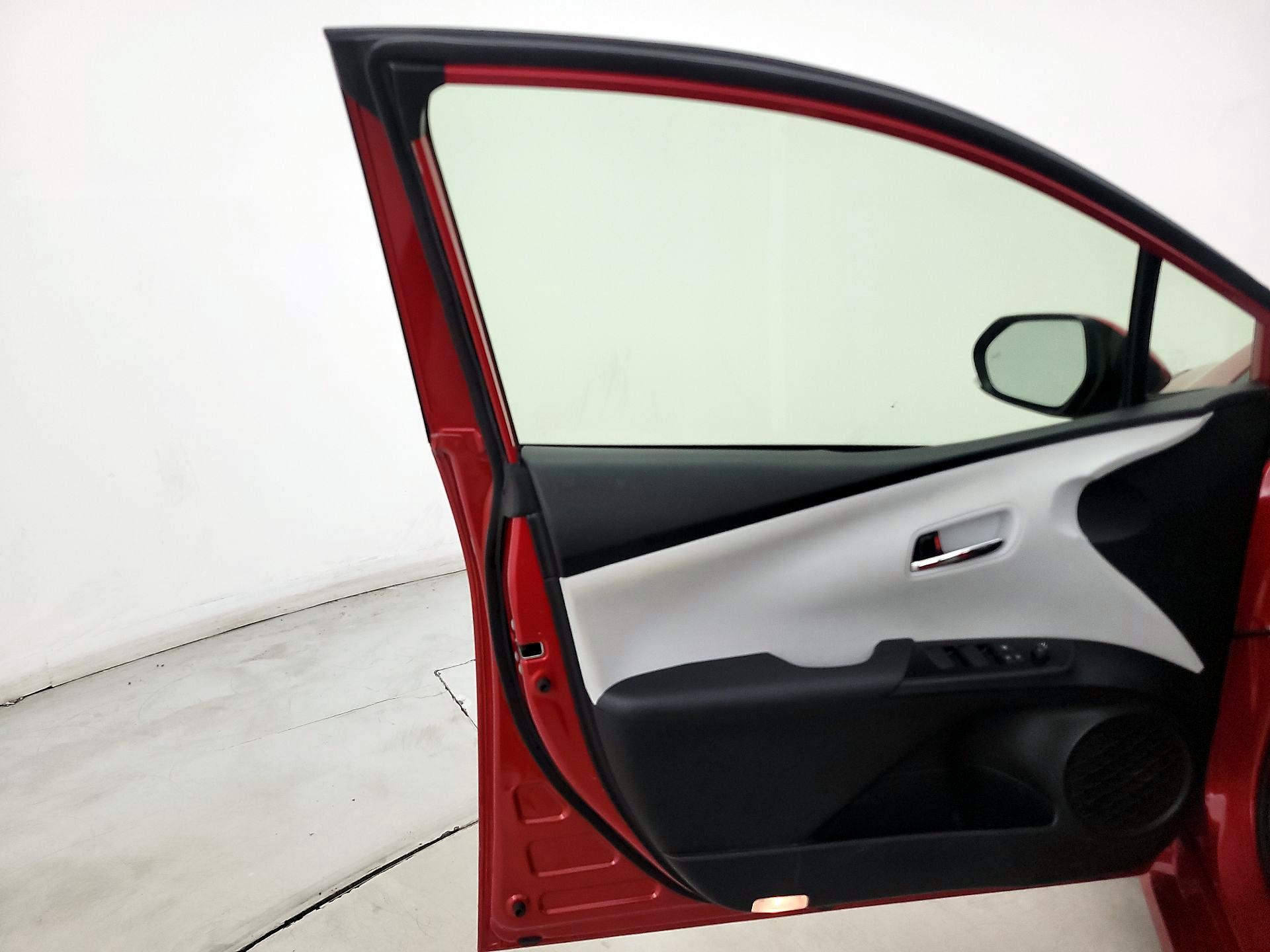 Thumbnail: 2022 Toyota Prius - 12