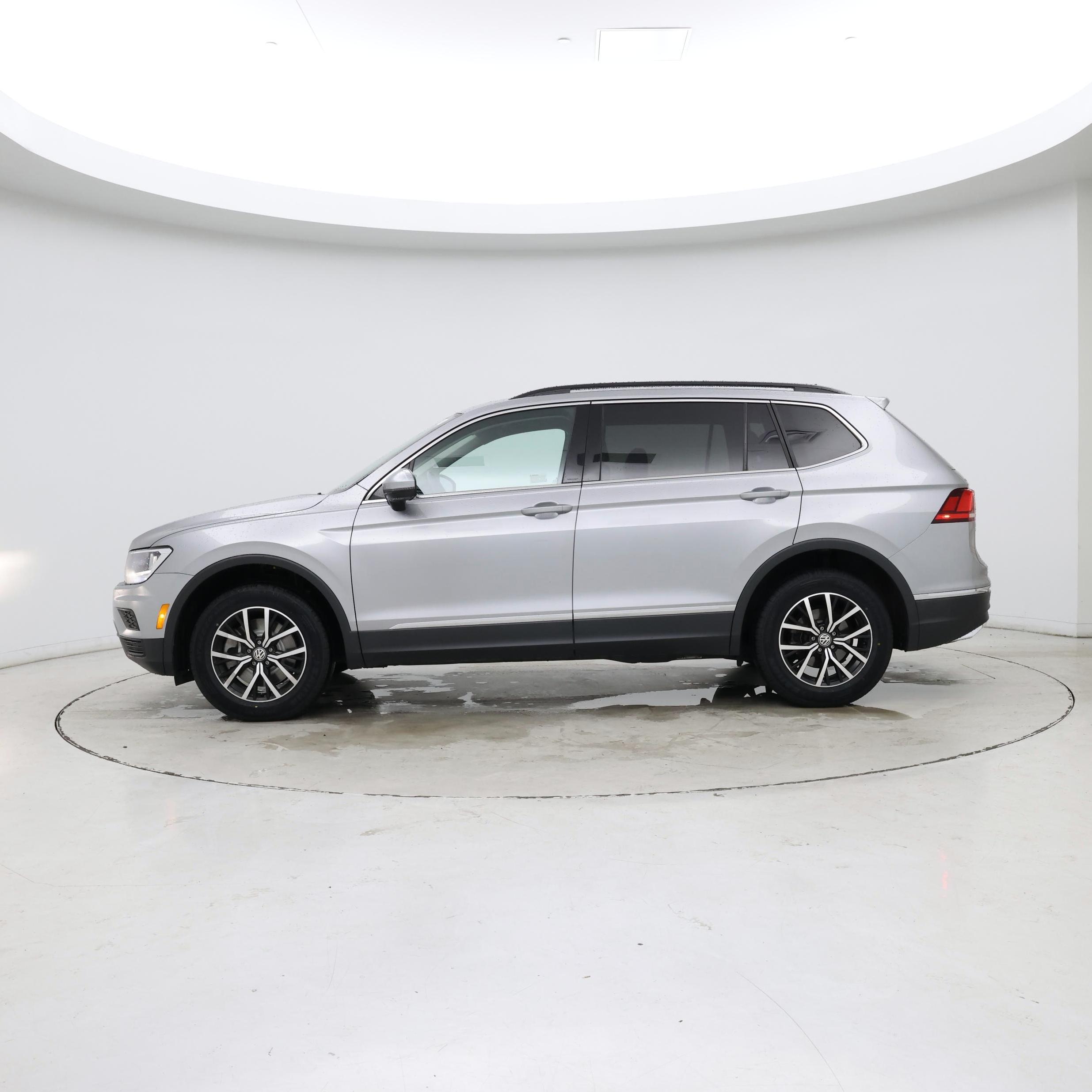 Thumbnail: 2021 Volkswagen Tiguan - 3