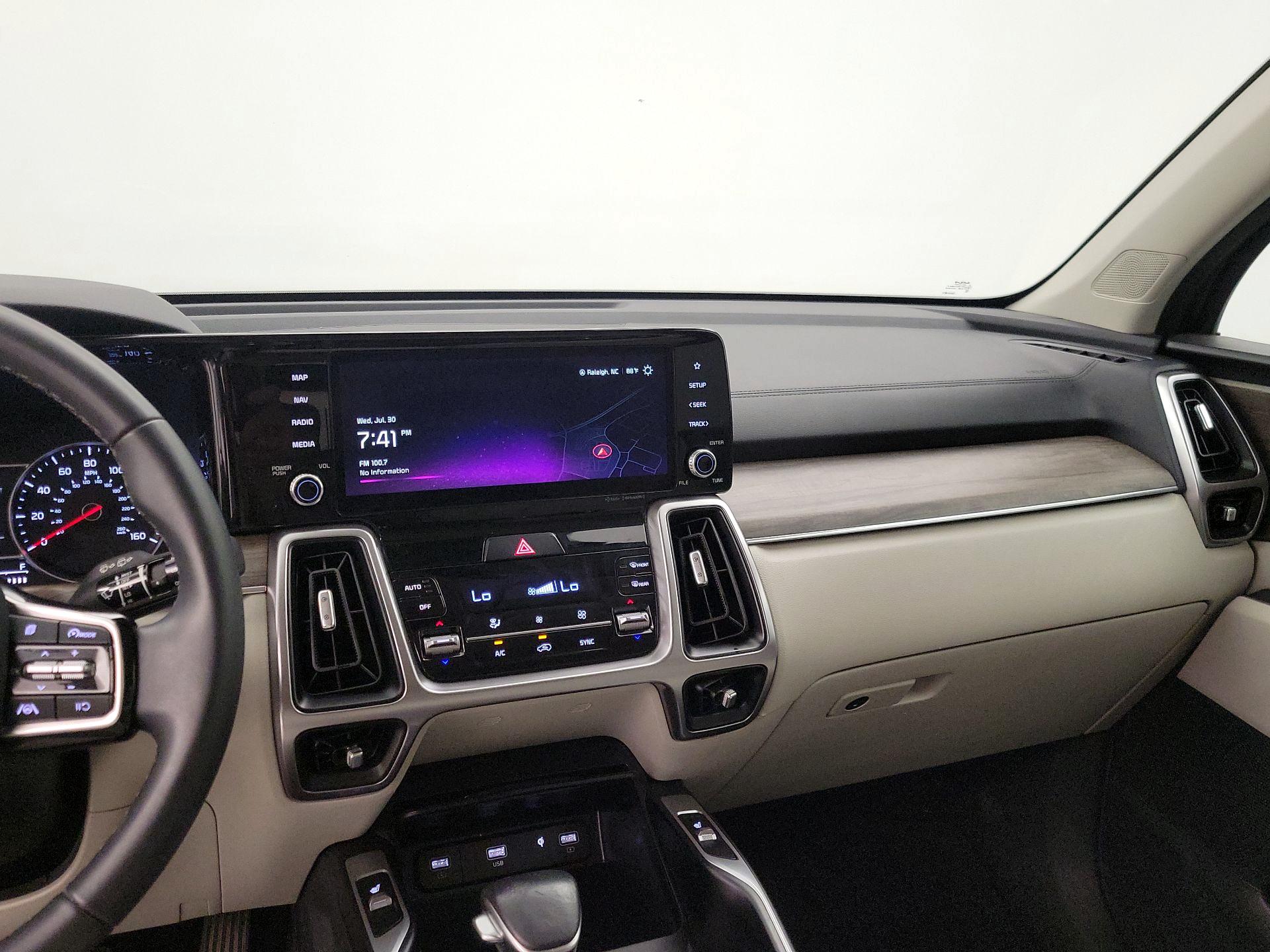 Thumbnail: 2023 Kia Sorento - 9