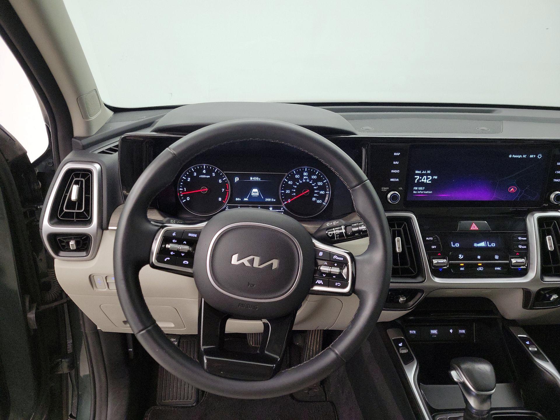 Thumbnail: 2023 Kia Sorento - 10