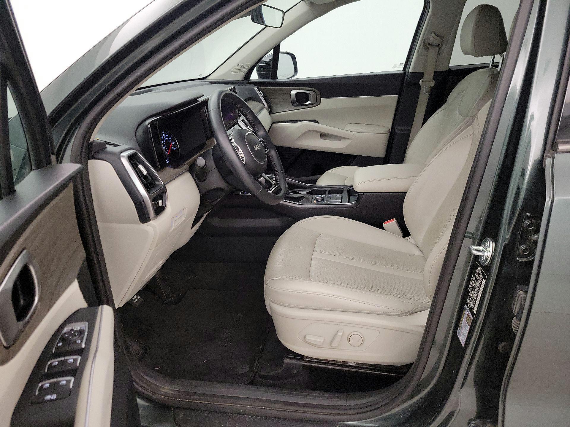 Thumbnail: 2023 Kia Sorento - 11
