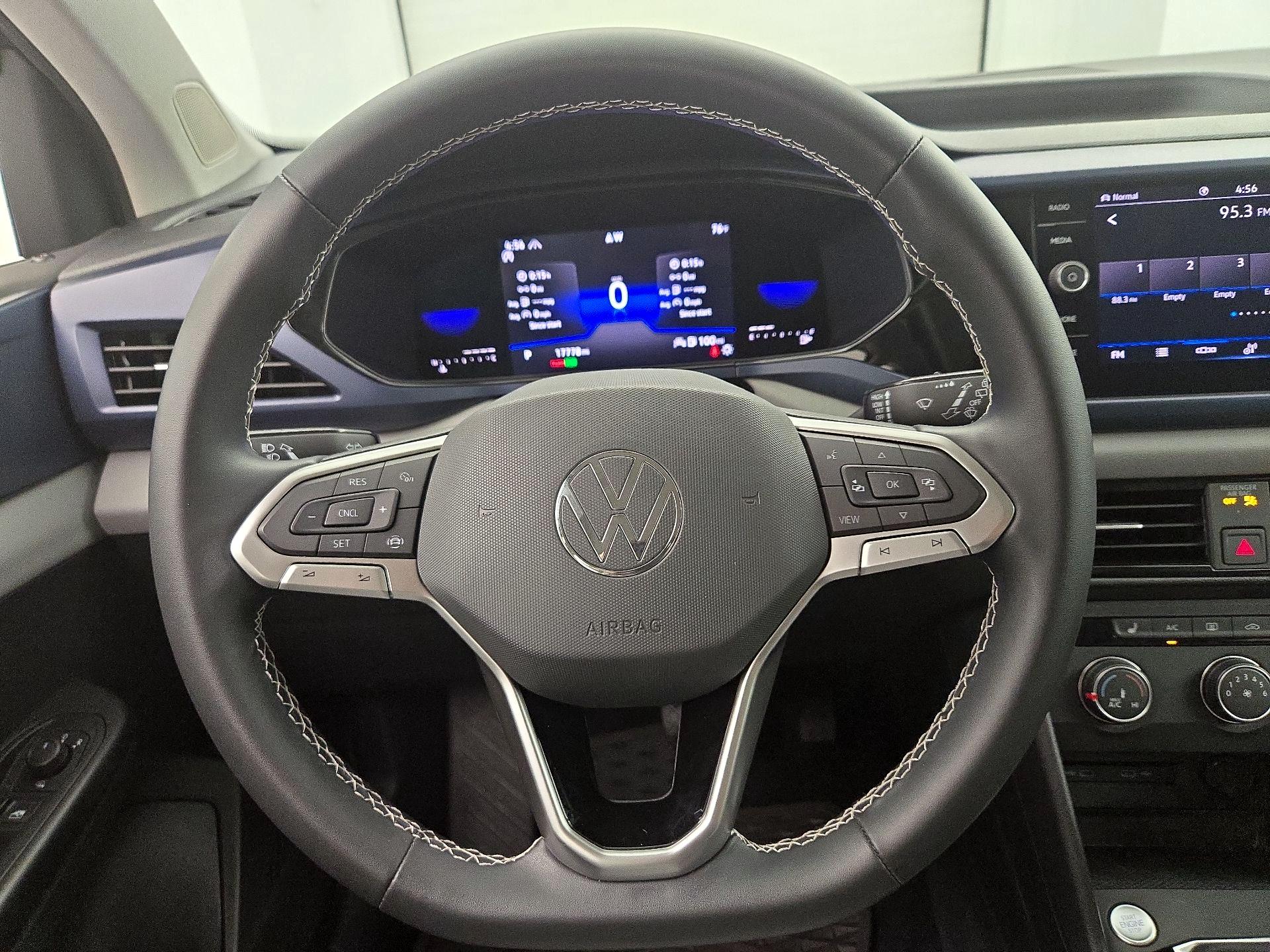 Thumbnail: 2022 Volkswagen Taos - 10