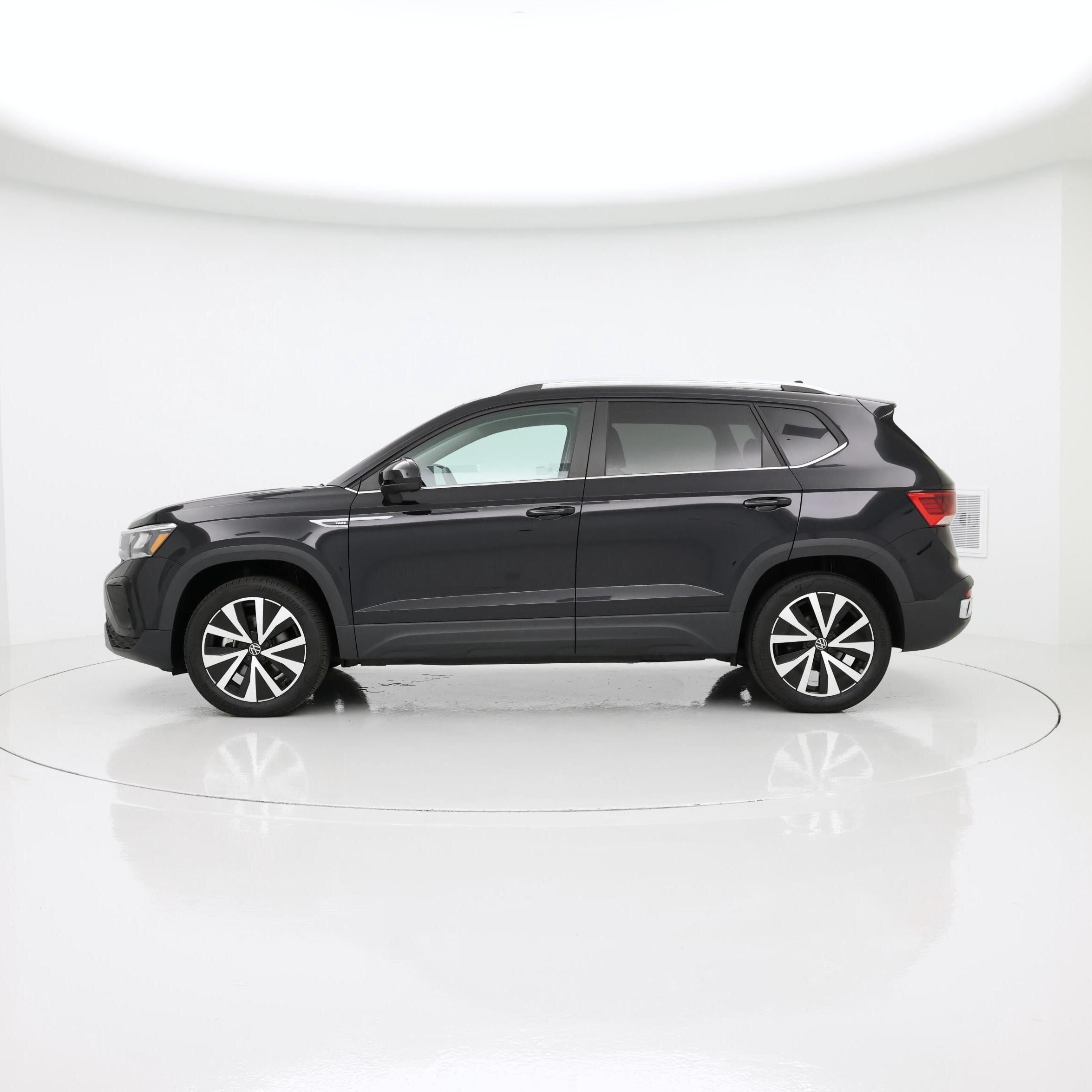 Thumbnail: 2022 Volkswagen Taos - 3