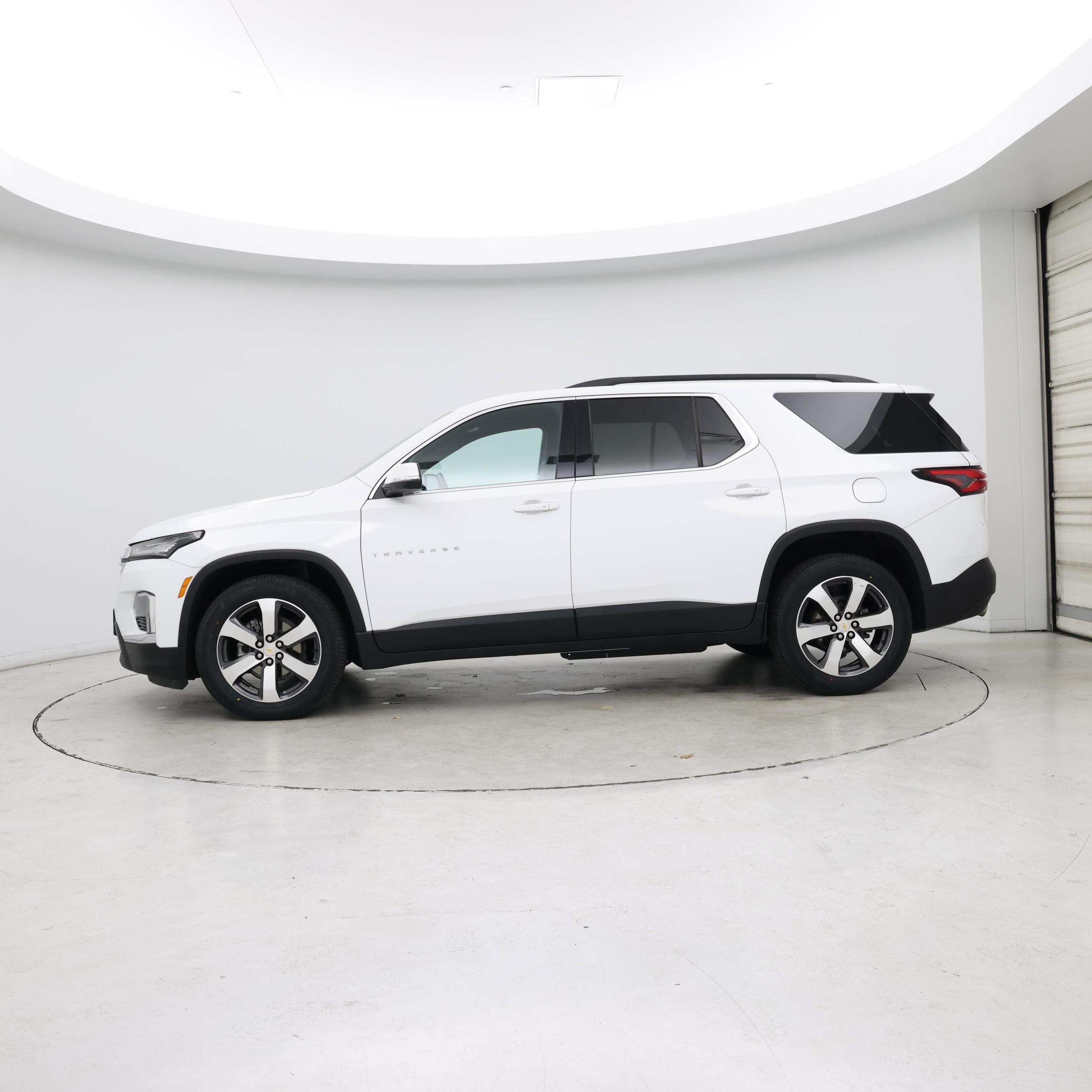Thumbnail: 2022 Chevrolet Traverse - 3