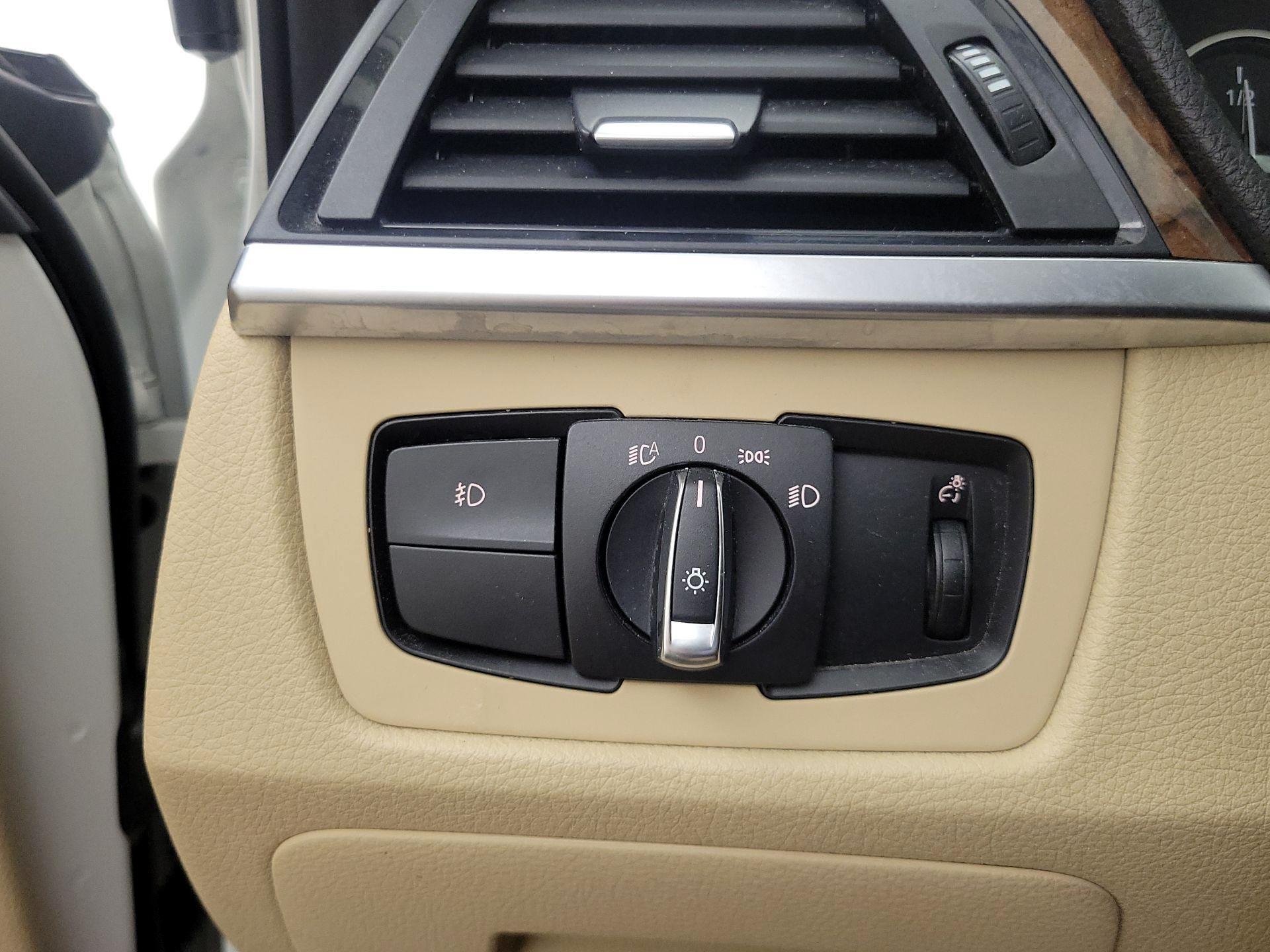 Thumbnail: 2015 BMW 3 Series - 13