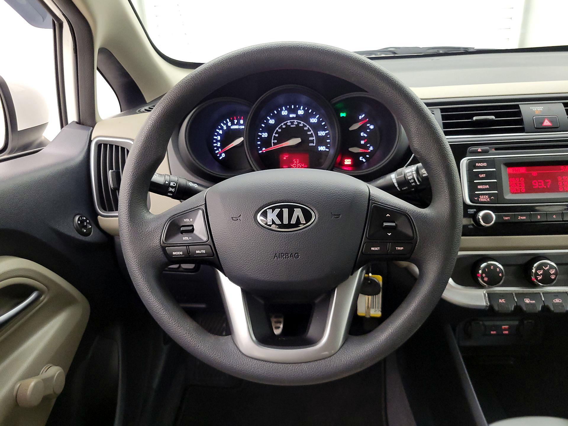 Thumbnail: 2016 Kia Rio - 10