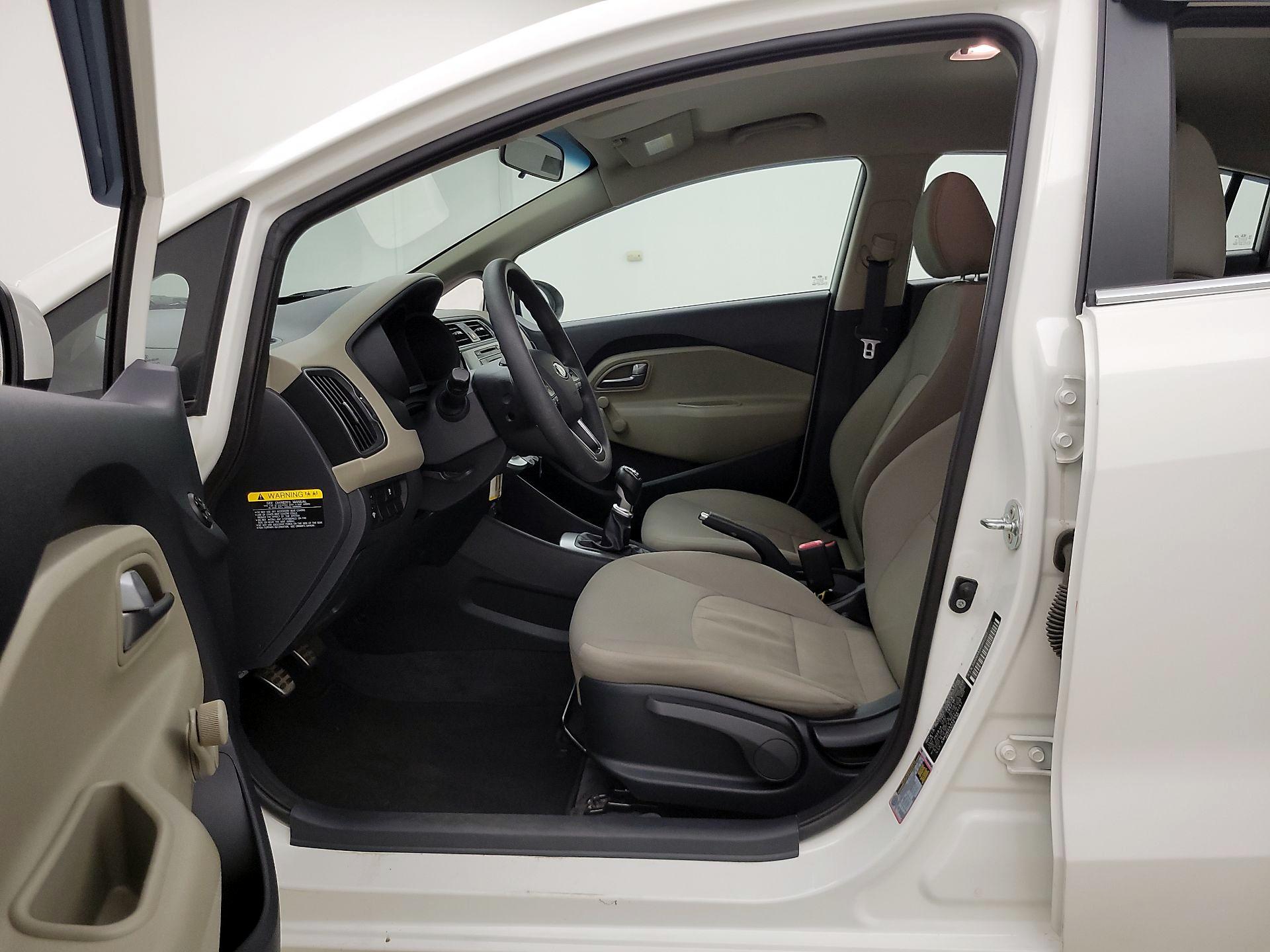 Thumbnail: 2016 Kia Rio - 11