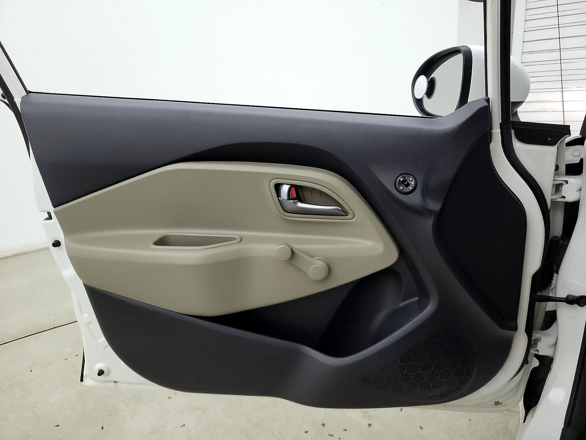 Thumbnail: 2016 Kia Rio - 12
