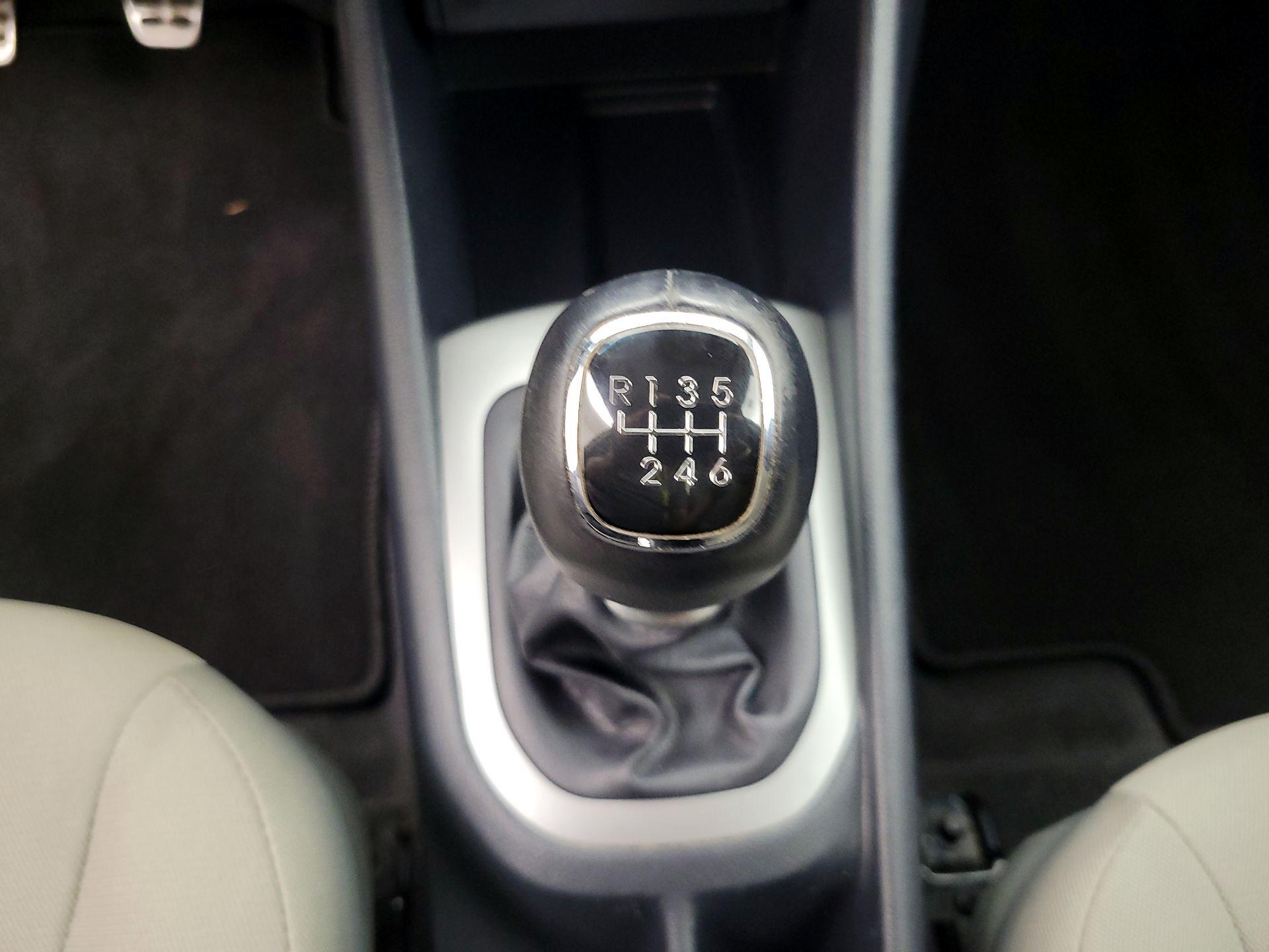 Thumbnail: 2016 Kia Rio - 16