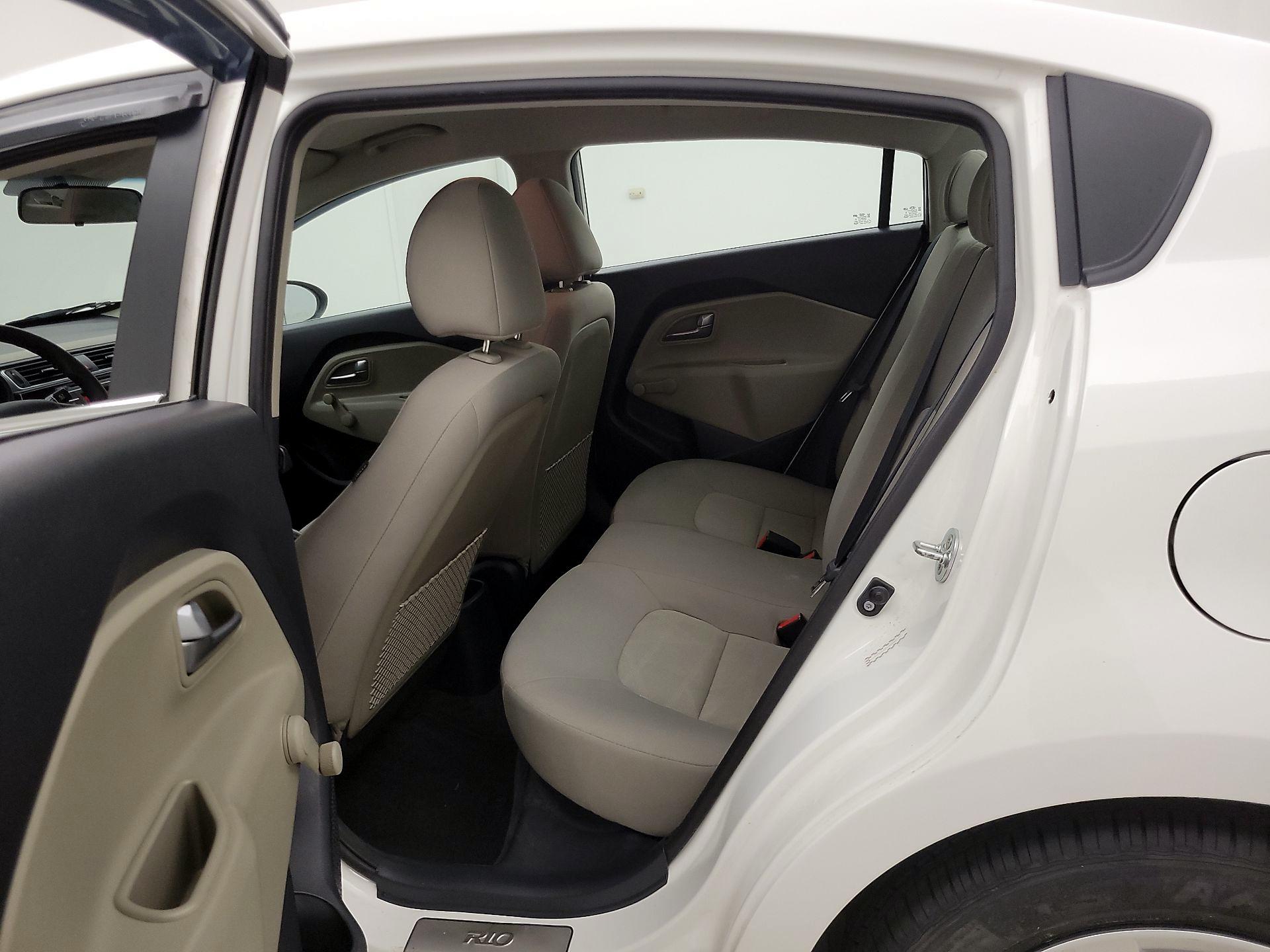 Thumbnail: 2016 Kia Rio - 18
