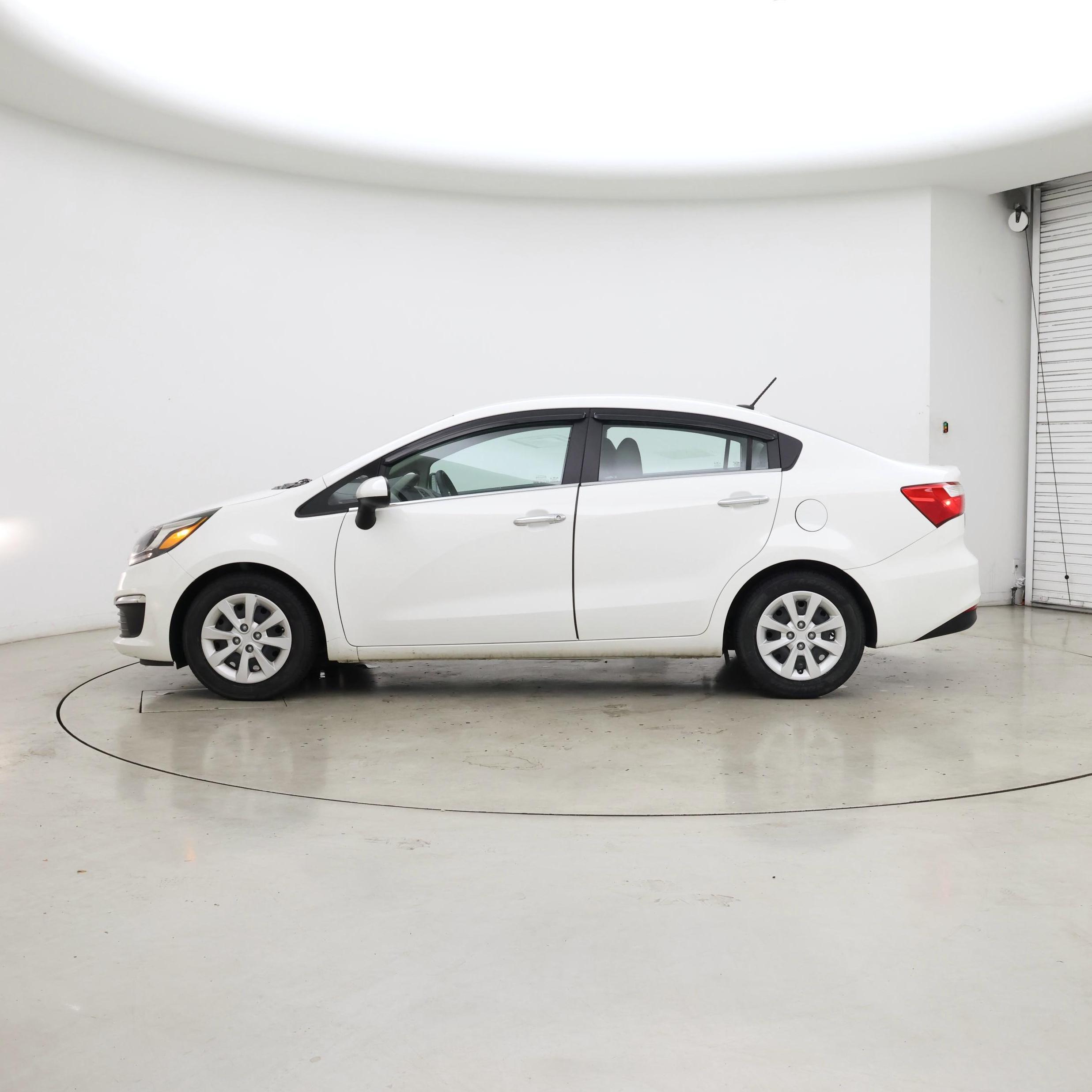 Thumbnail: 2016 Kia Rio - 3