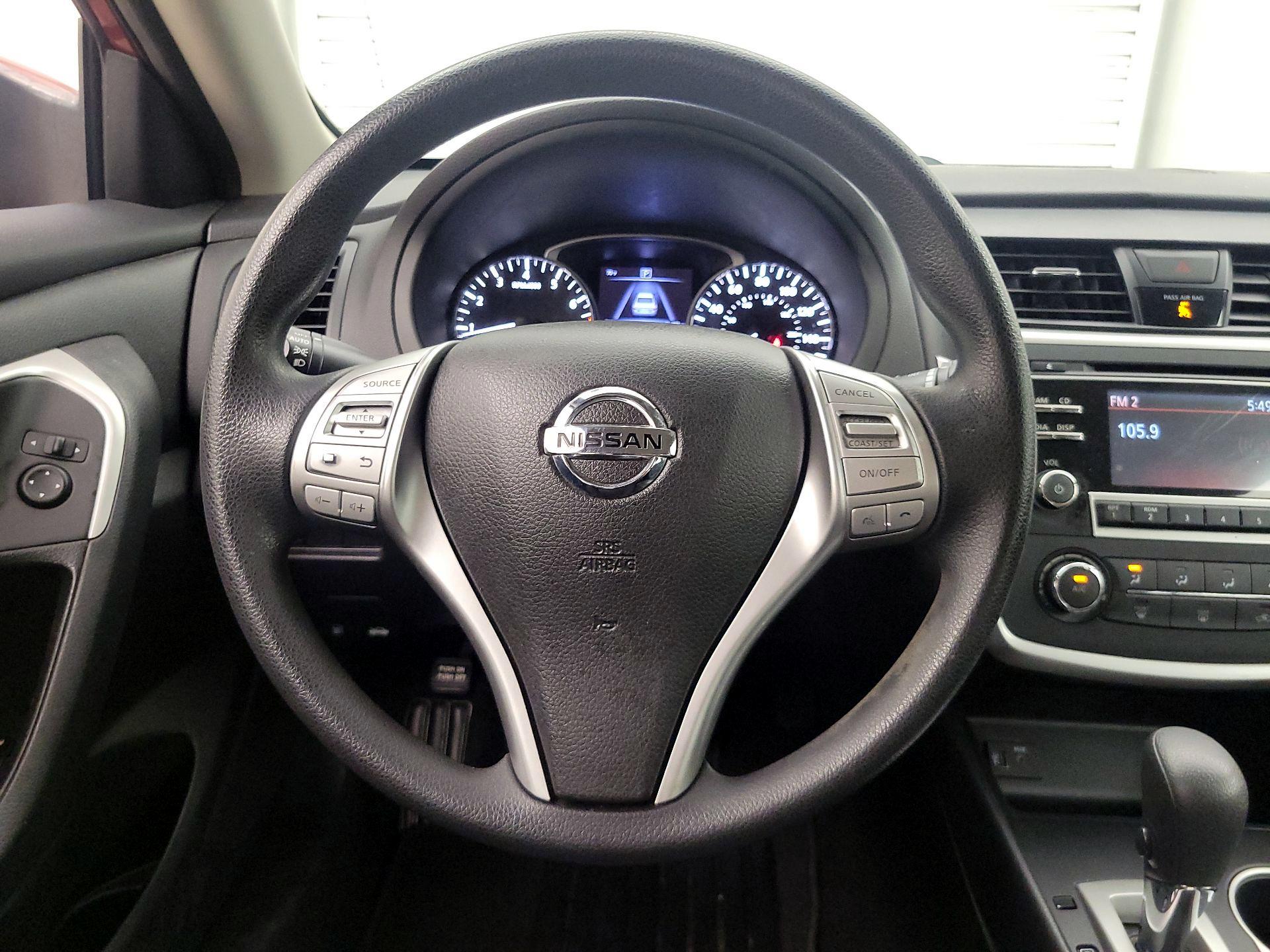 Thumbnail: 2017 Nissan Altima - 10