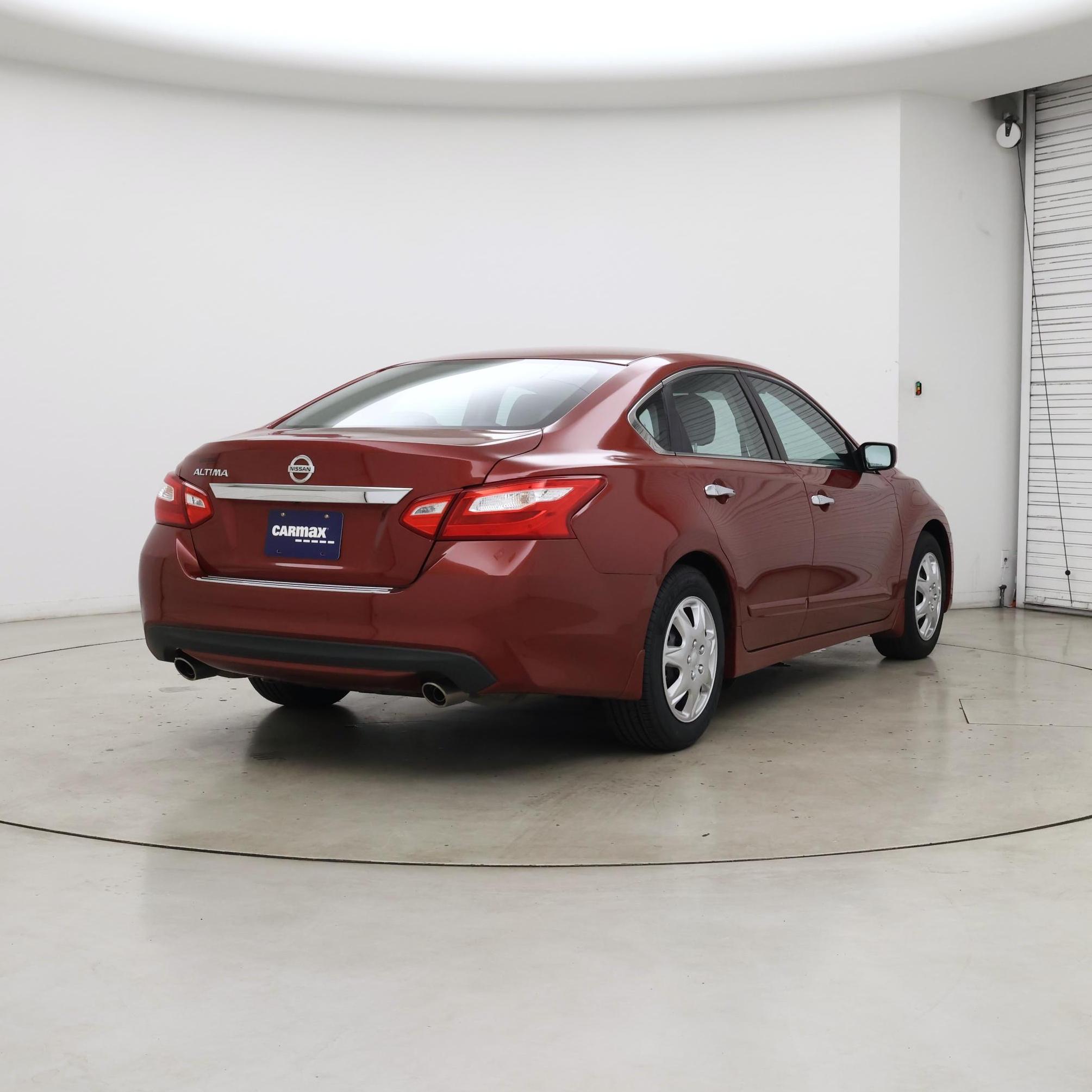 Thumbnail: 2017 Nissan Altima - 8