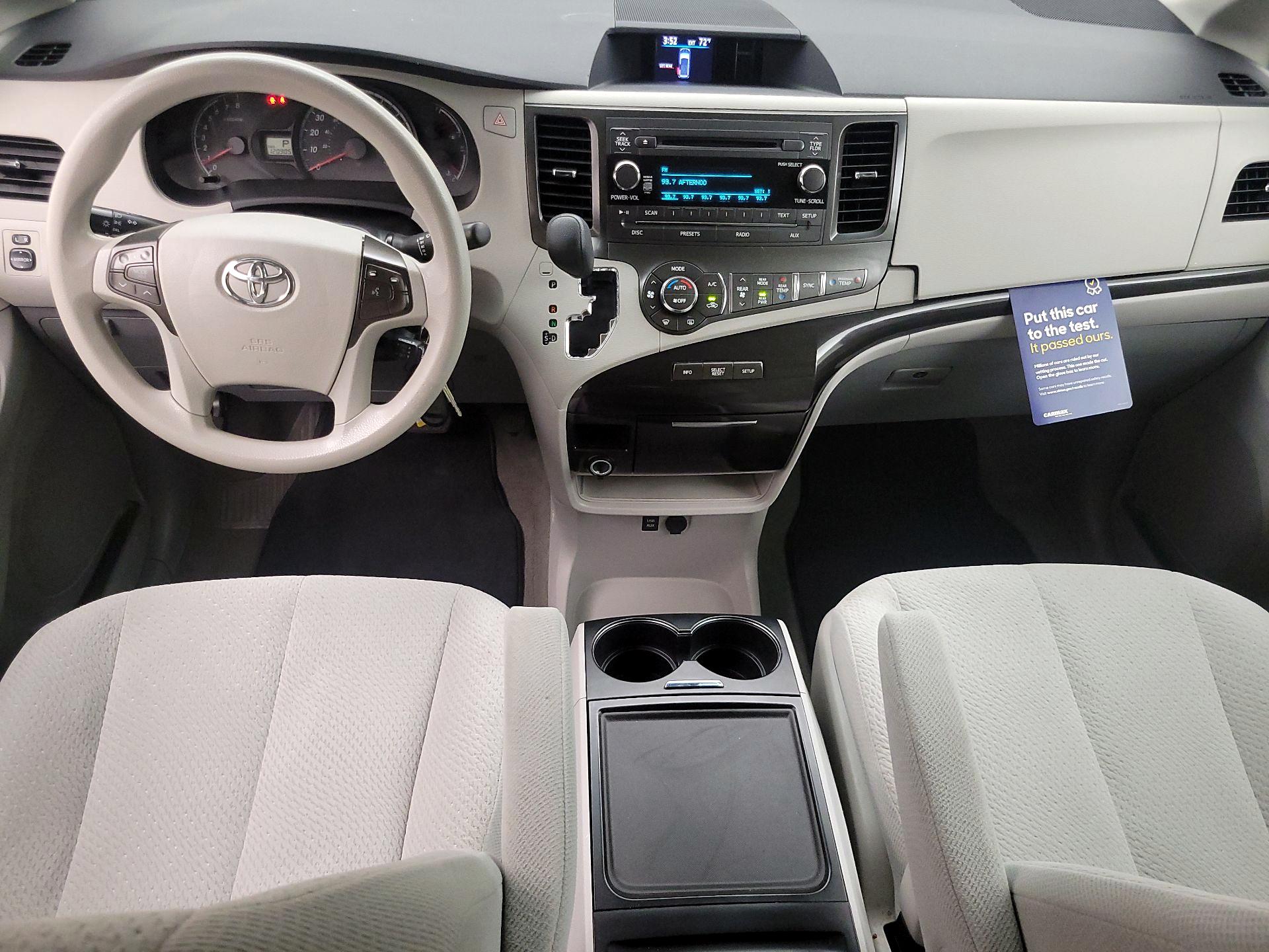 Thumbnail: 2014 Toyota Sienna - 9