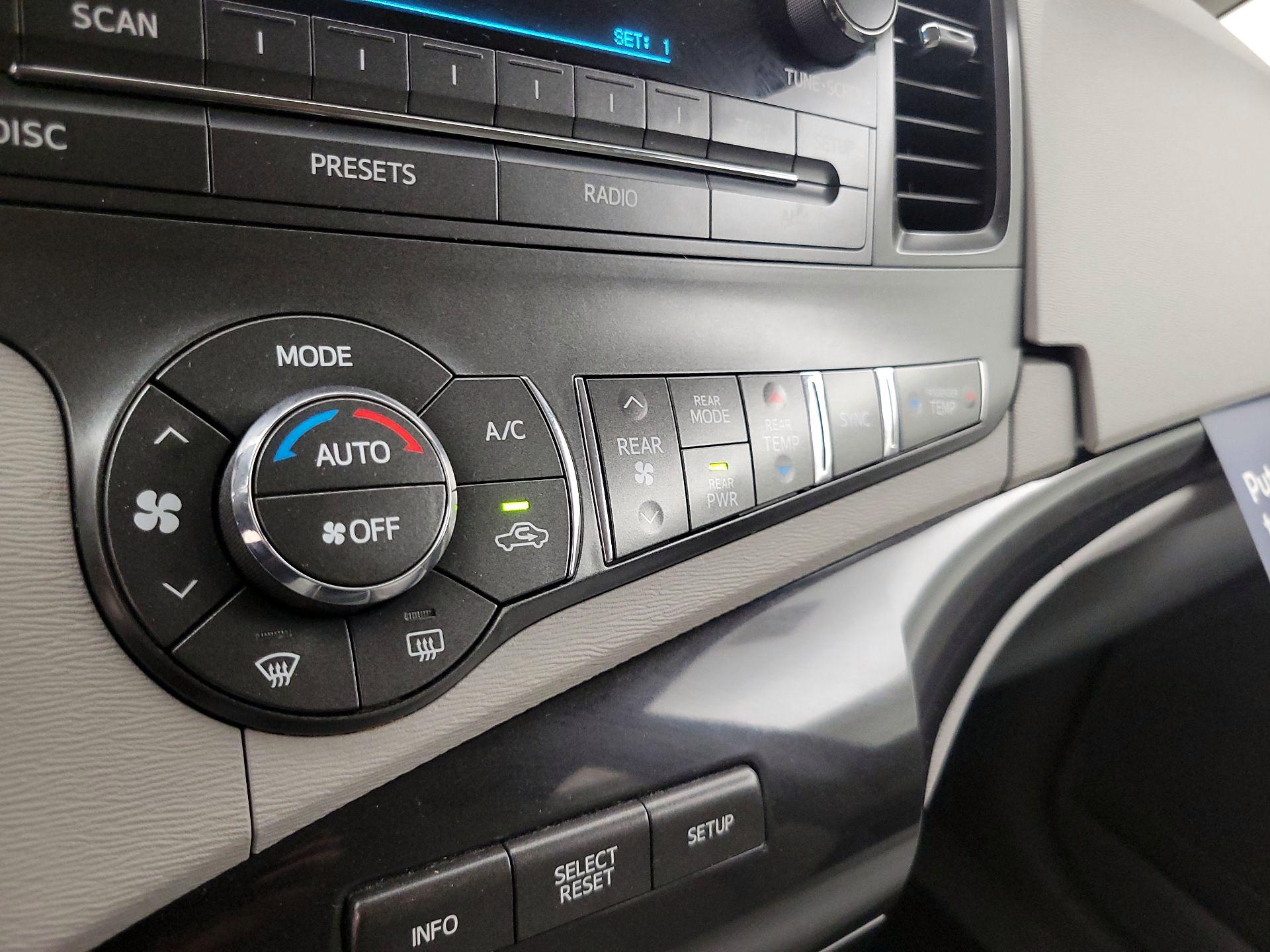 Thumbnail: 2014 Toyota Sienna - 16