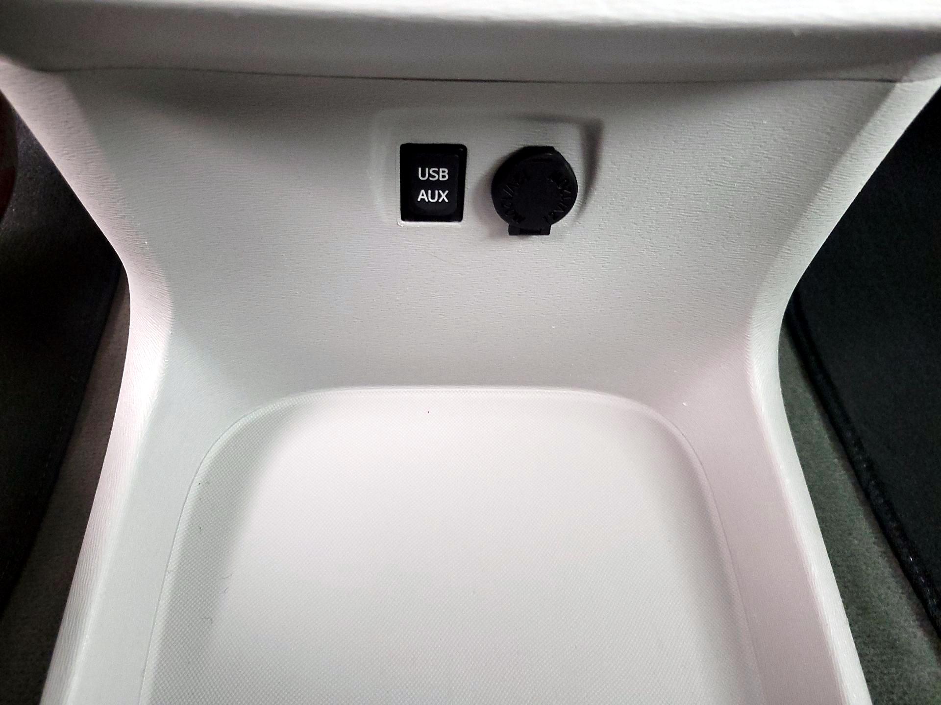 Thumbnail: 2014 Toyota Sienna - 18