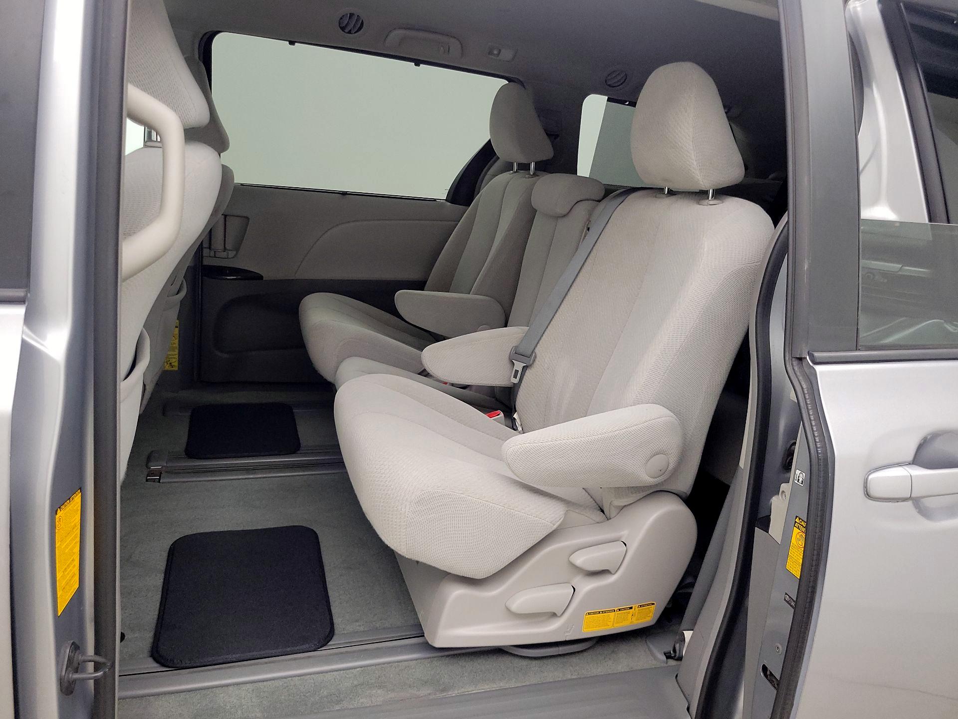 Thumbnail: 2014 Toyota Sienna - 19