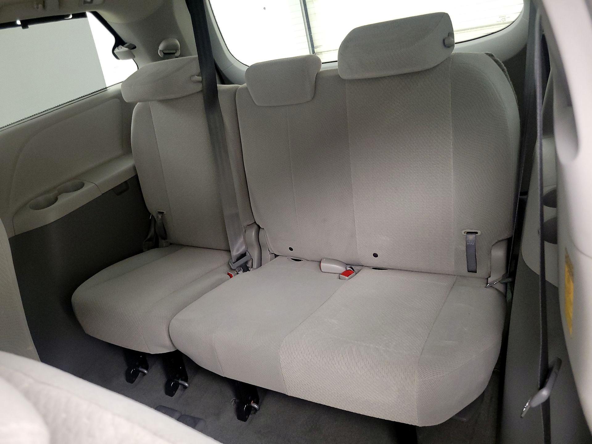 Thumbnail: 2014 Toyota Sienna - 20