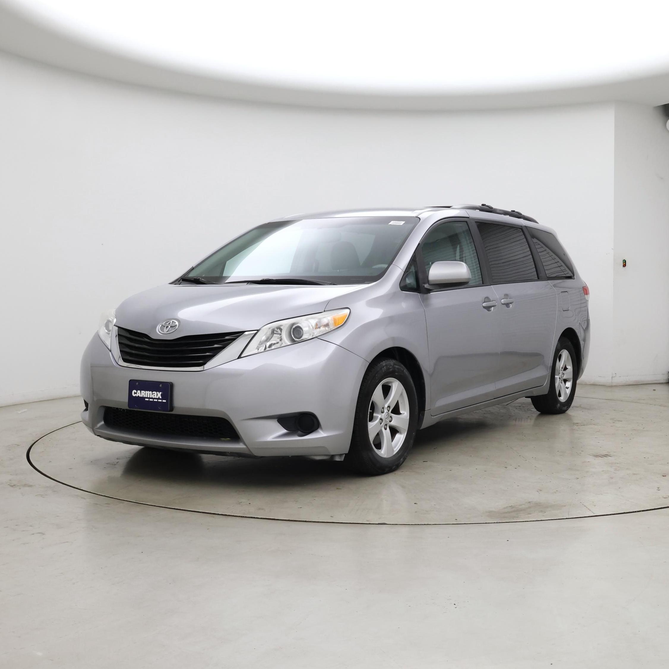 Thumbnail: 2014 Toyota Sienna - 4