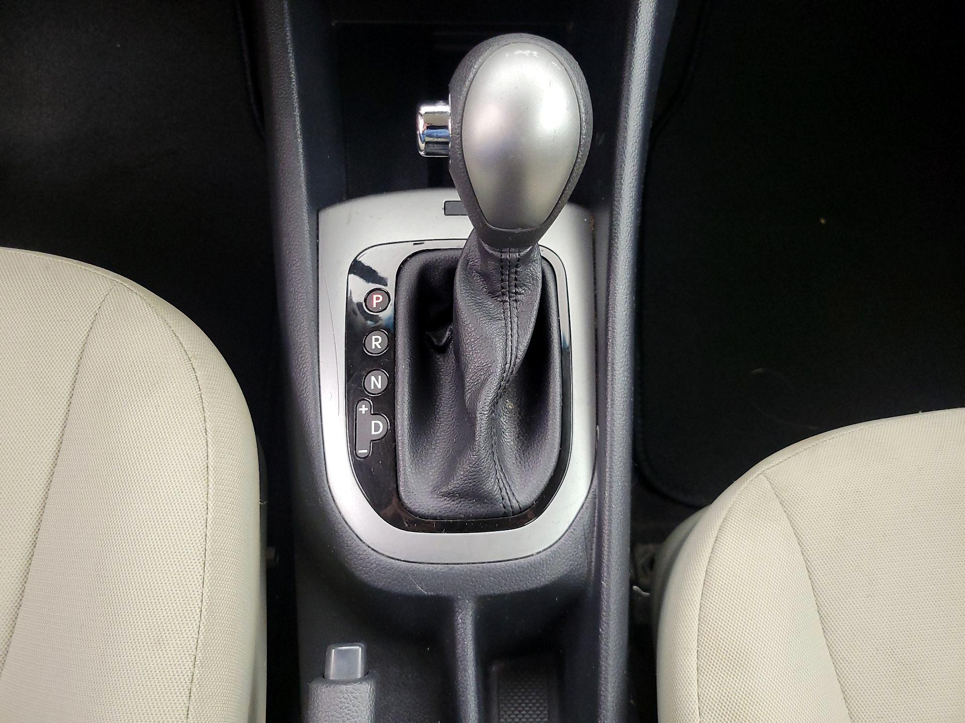Thumbnail: 2013 Kia Rio - 16