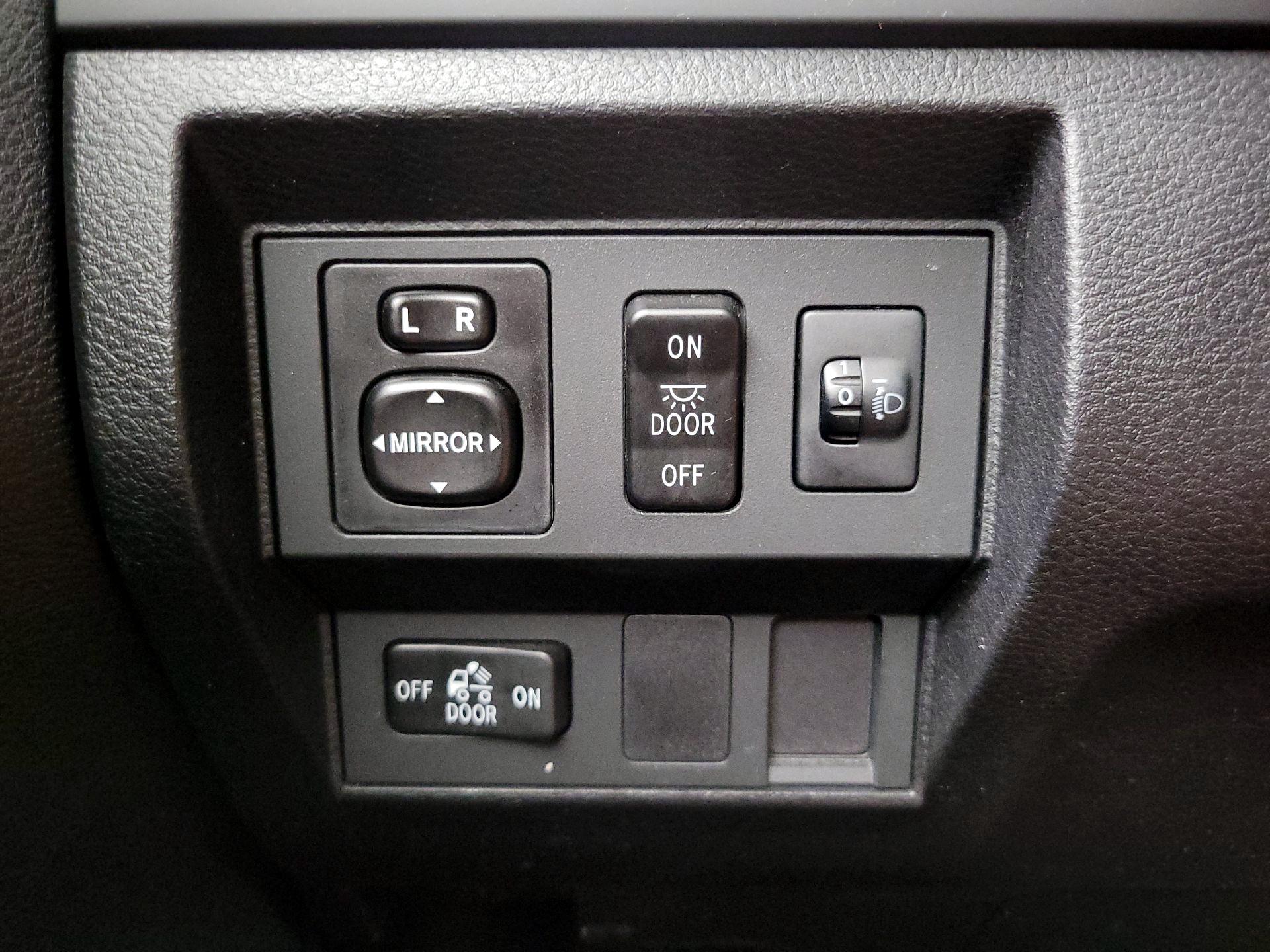 Thumbnail: 2014 Toyota Tundra - 13