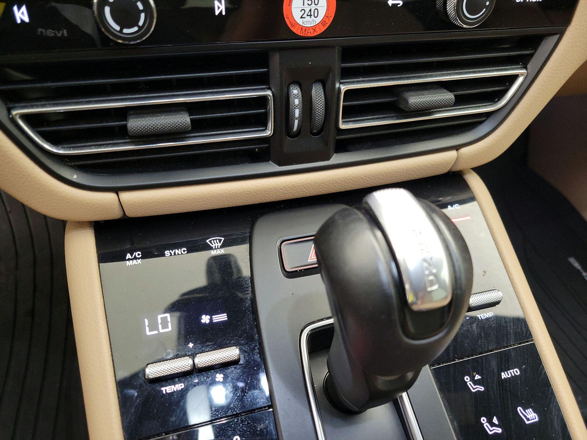 Thumbnail: 2023 Porsche Macan - 17