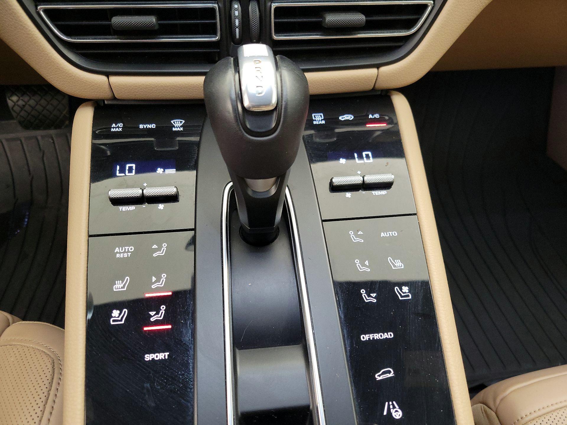 Thumbnail: 2023 Porsche Macan - 18