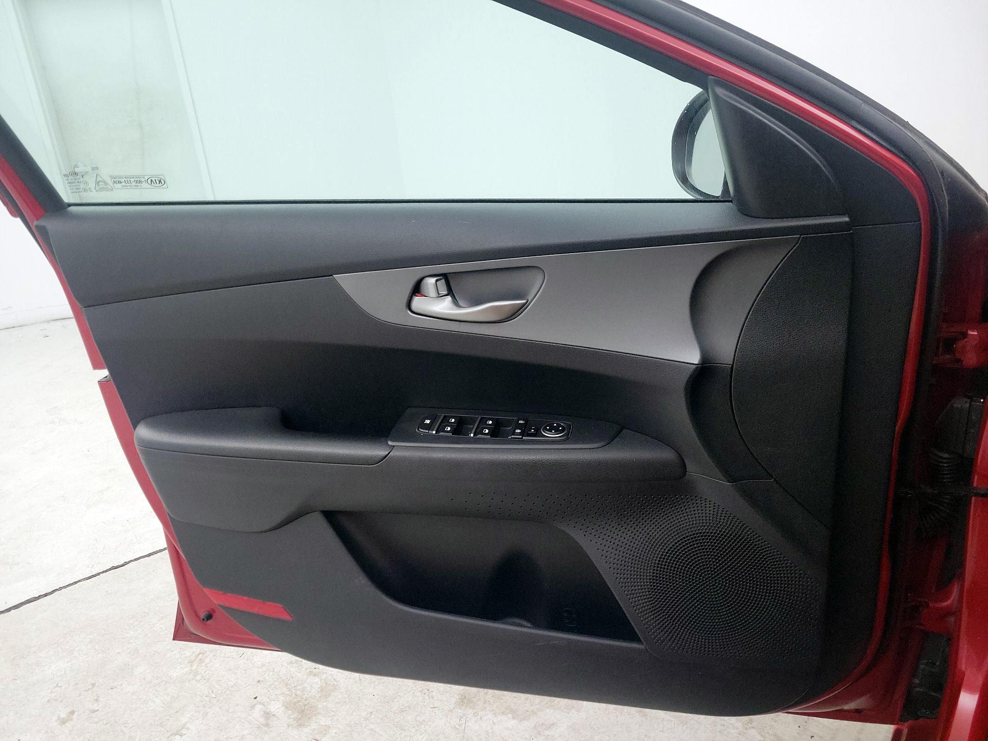 Thumbnail: 2021 Kia Forte - 12