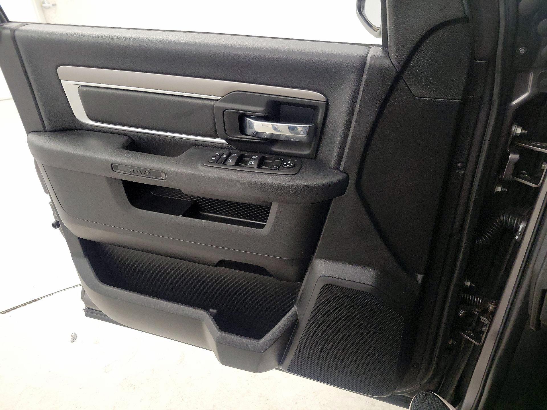 Thumbnail: 2021 RAM 1500 Classic - 12
