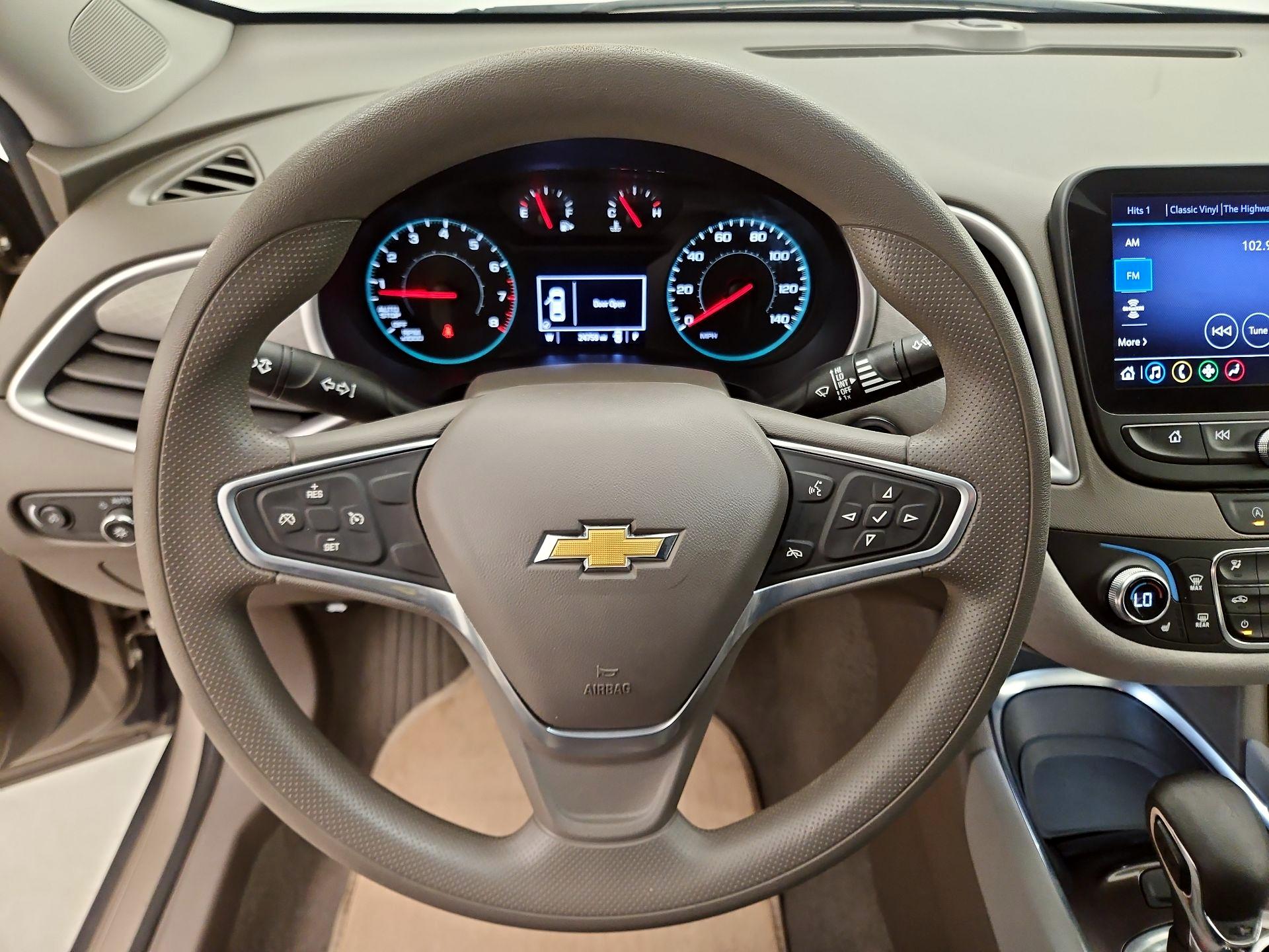 Thumbnail: 2022 Chevrolet Malibu - 10