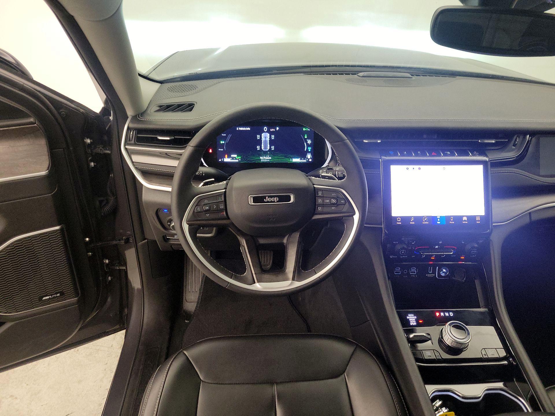 Thumbnail: 2023 Jeep Grand Cherokee - 10