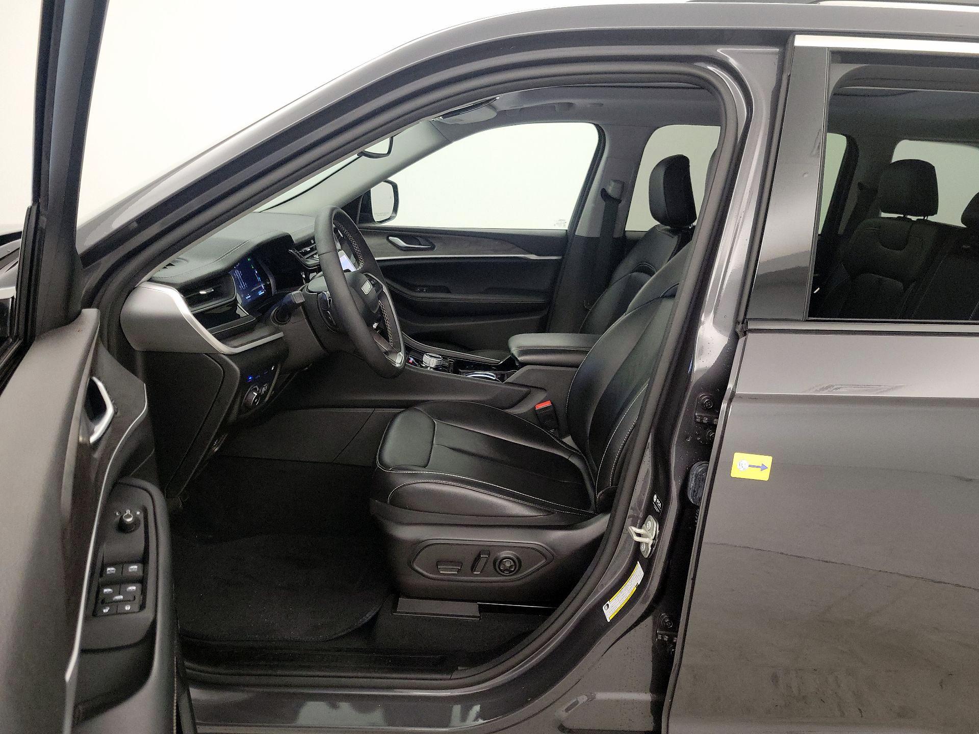 Thumbnail: 2023 Jeep Grand Cherokee - 11