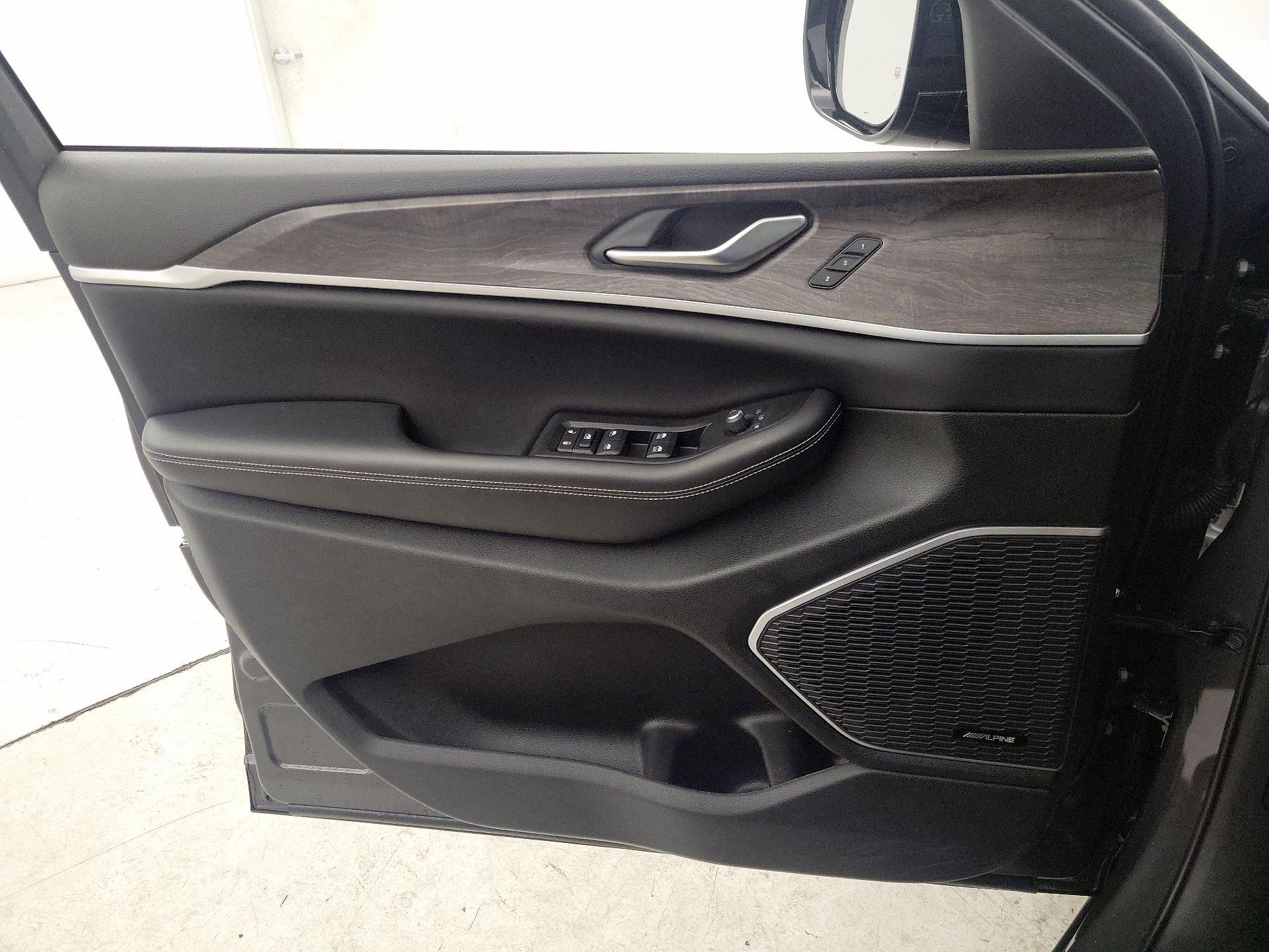 Thumbnail: 2023 Jeep Grand Cherokee - 12