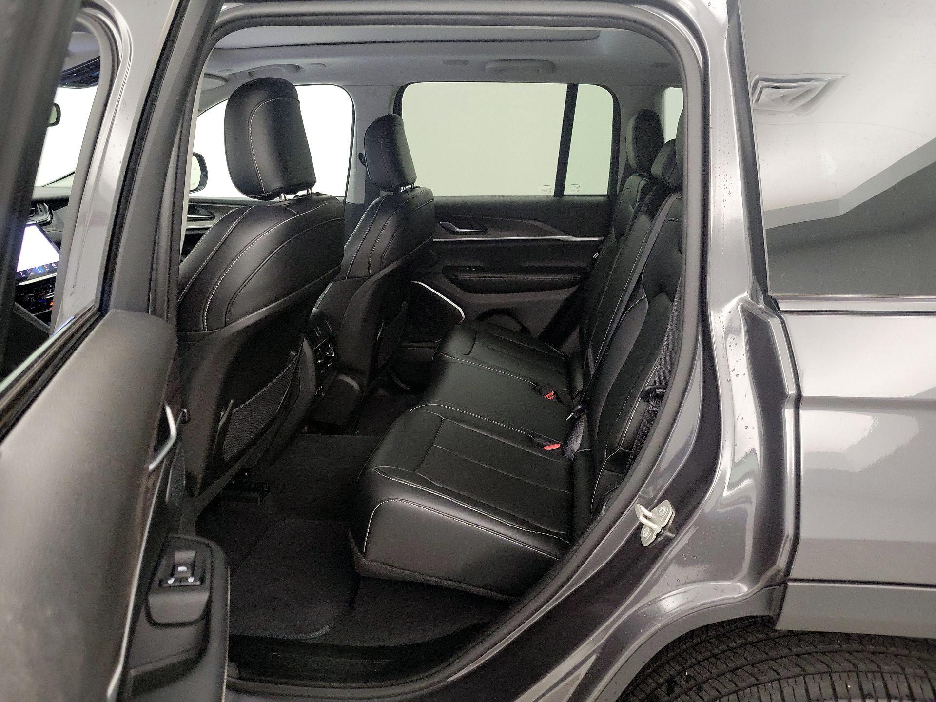 Thumbnail: 2023 Jeep Grand Cherokee - 20