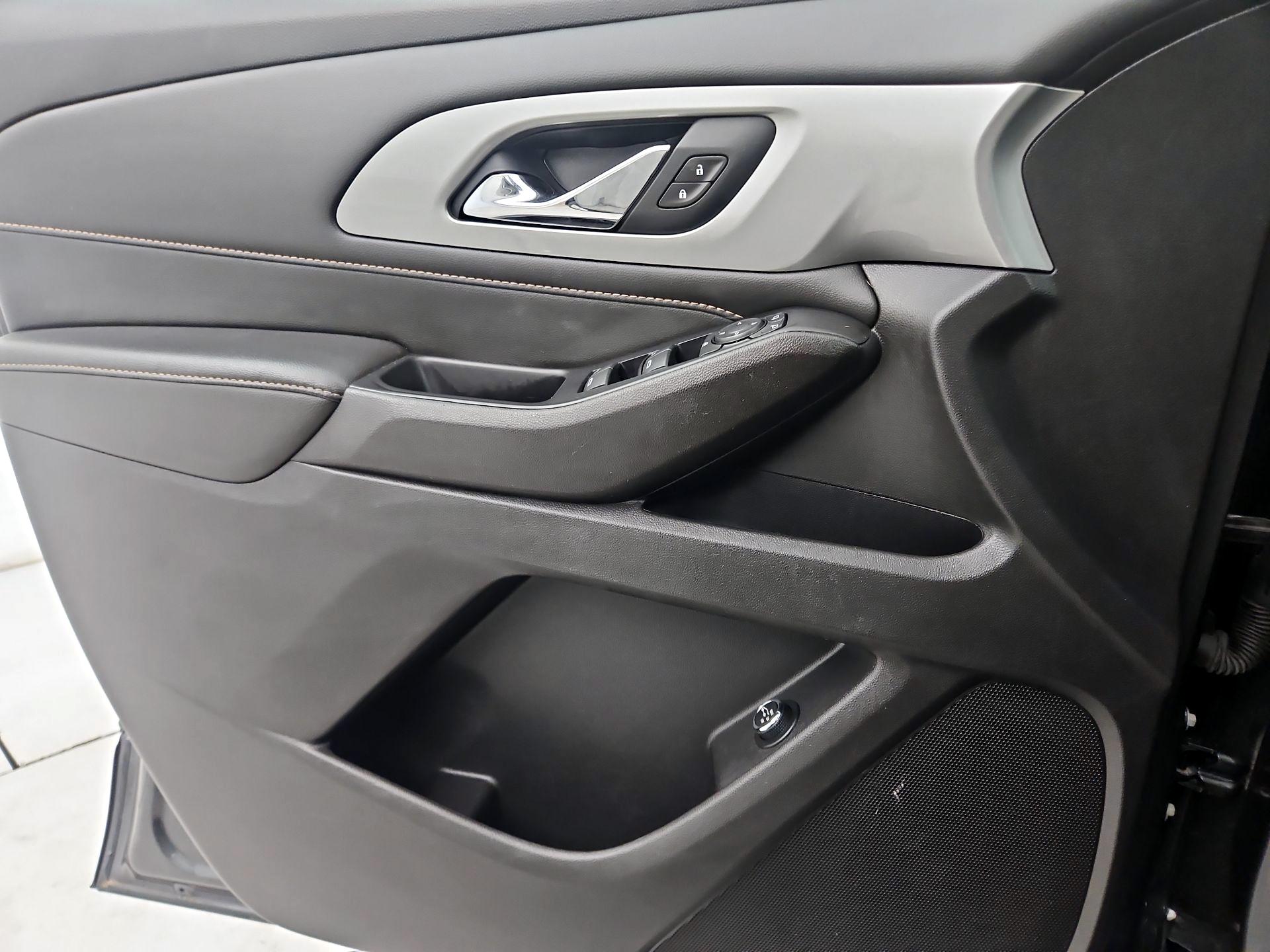 Thumbnail: 2020 Chevrolet Traverse - 12