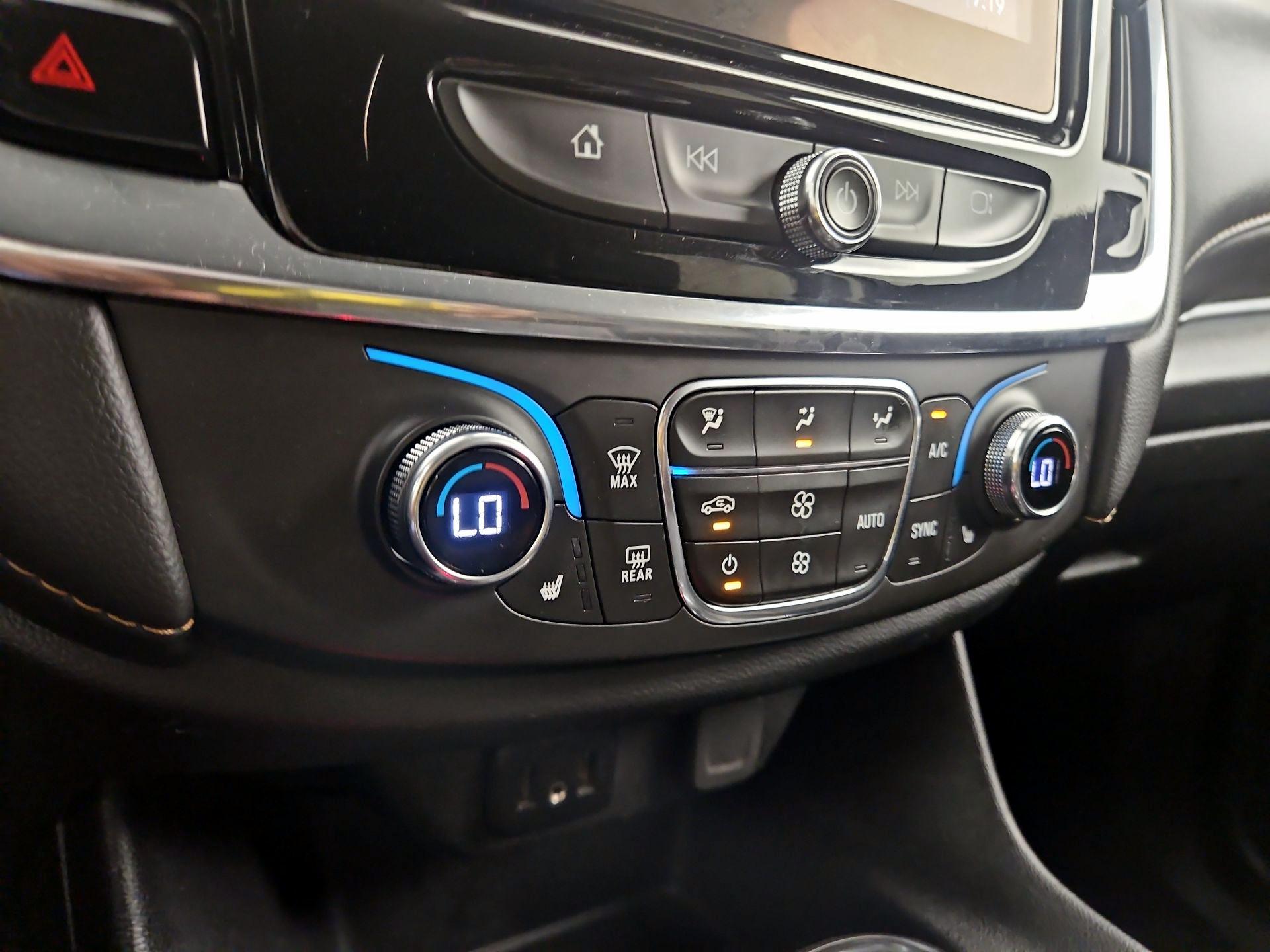 Thumbnail: 2020 Chevrolet Traverse - 16