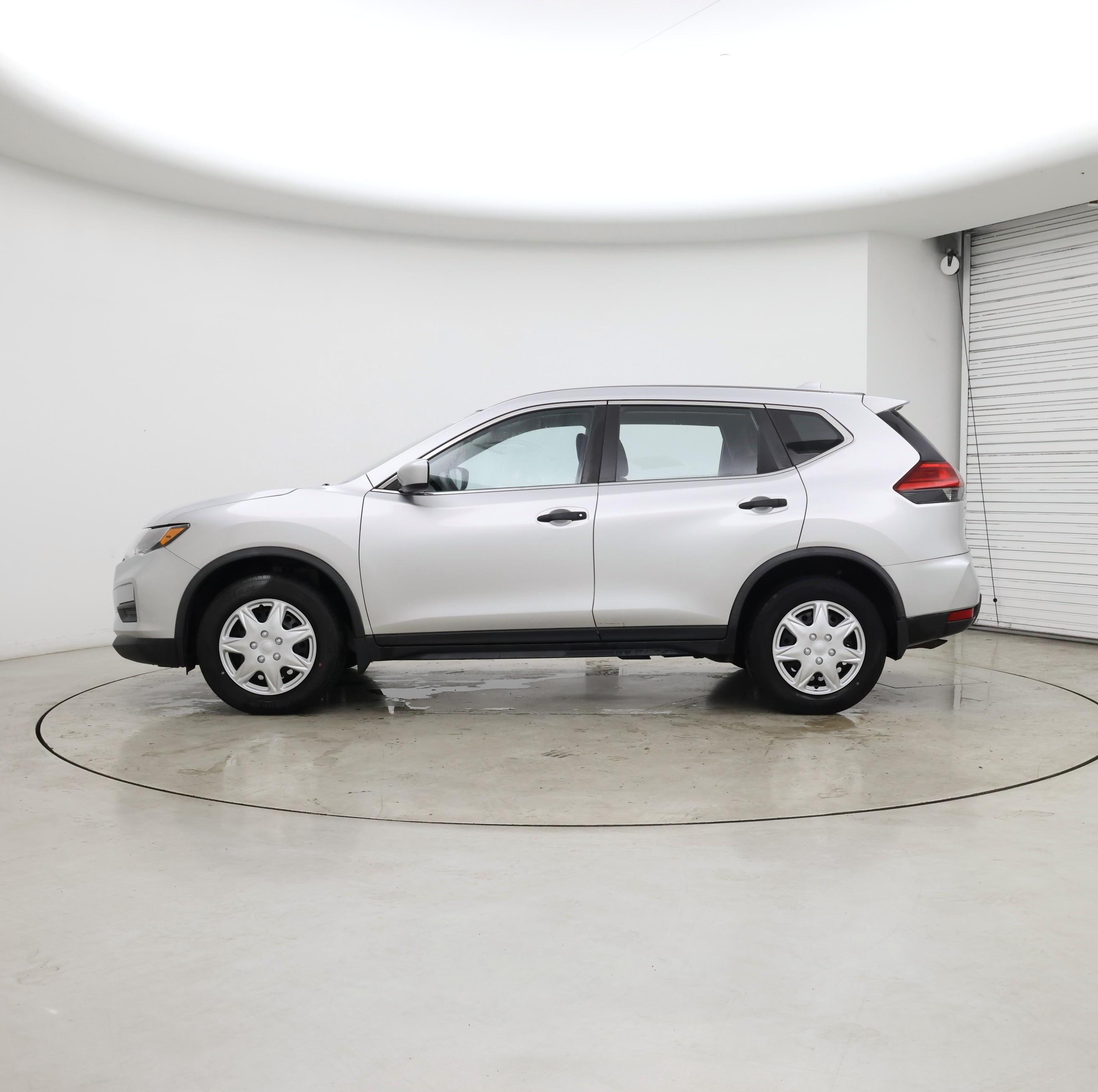 Thumbnail: 2017 Nissan Rogue - 3