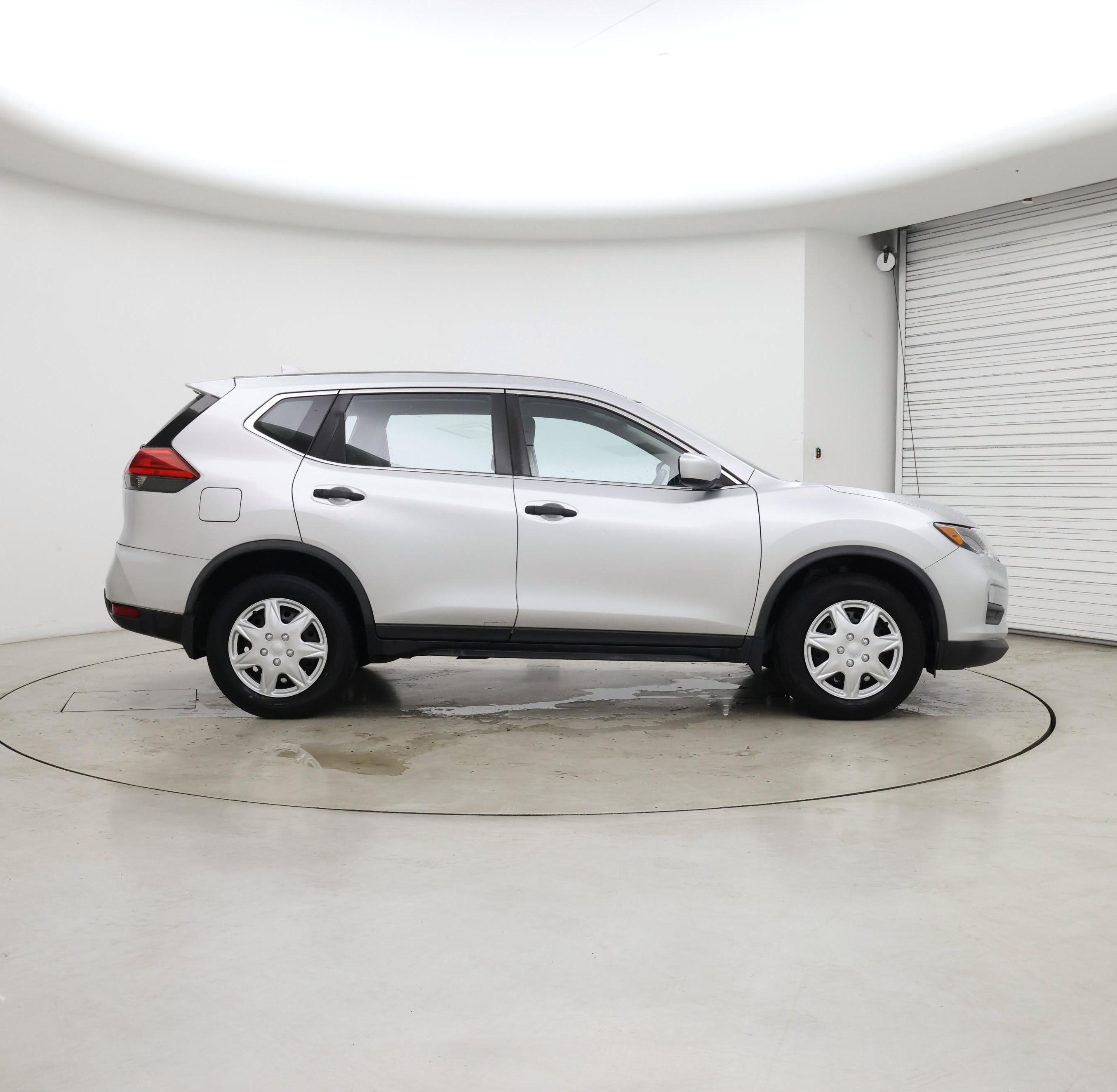 Thumbnail: 2017 Nissan Rogue - 7