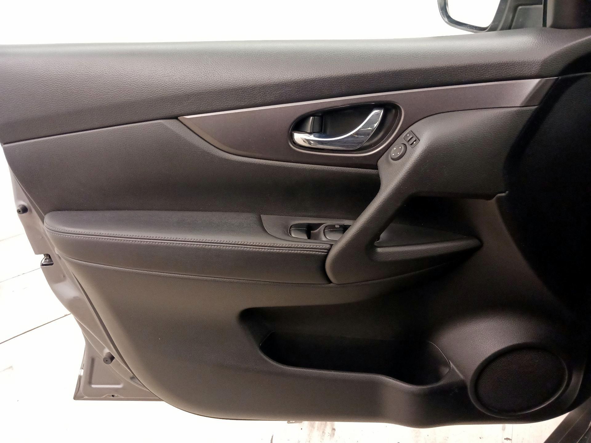 Thumbnail: 2016 Nissan Rogue - 12