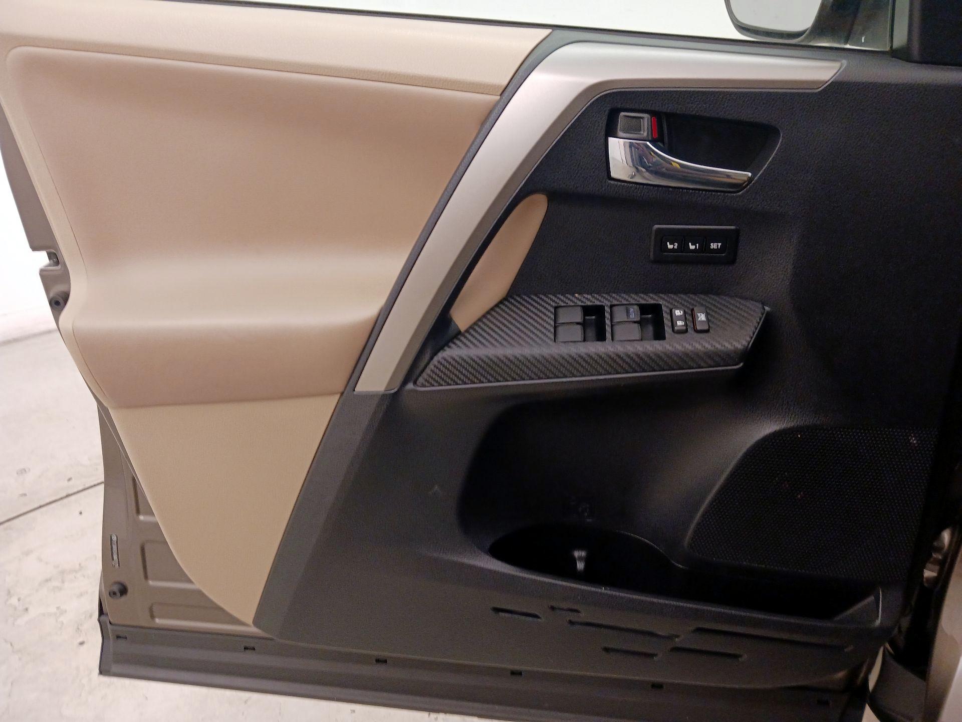 Thumbnail: 2013 Toyota RAV4 - 12