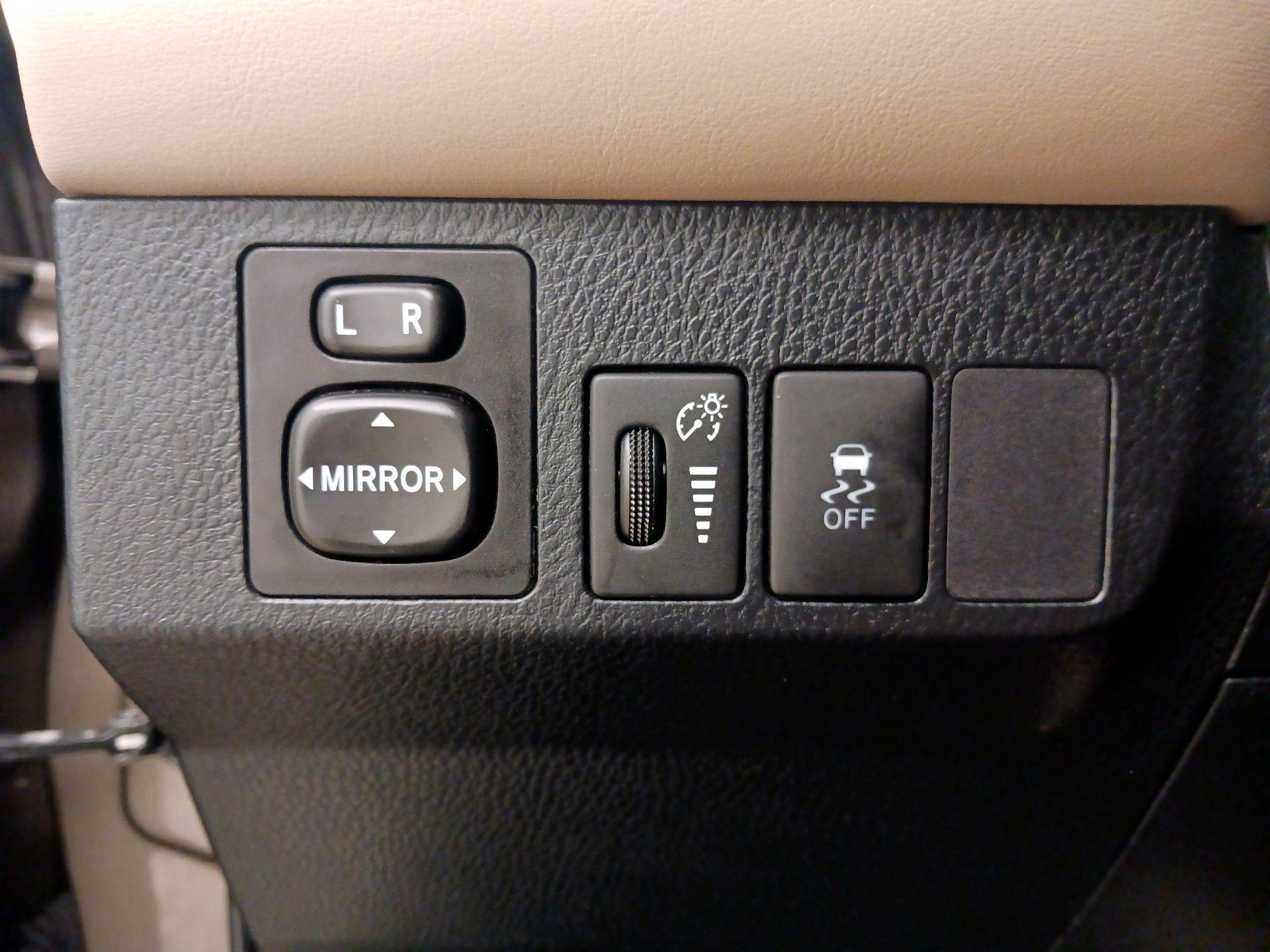 Thumbnail: 2013 Toyota RAV4 - 13