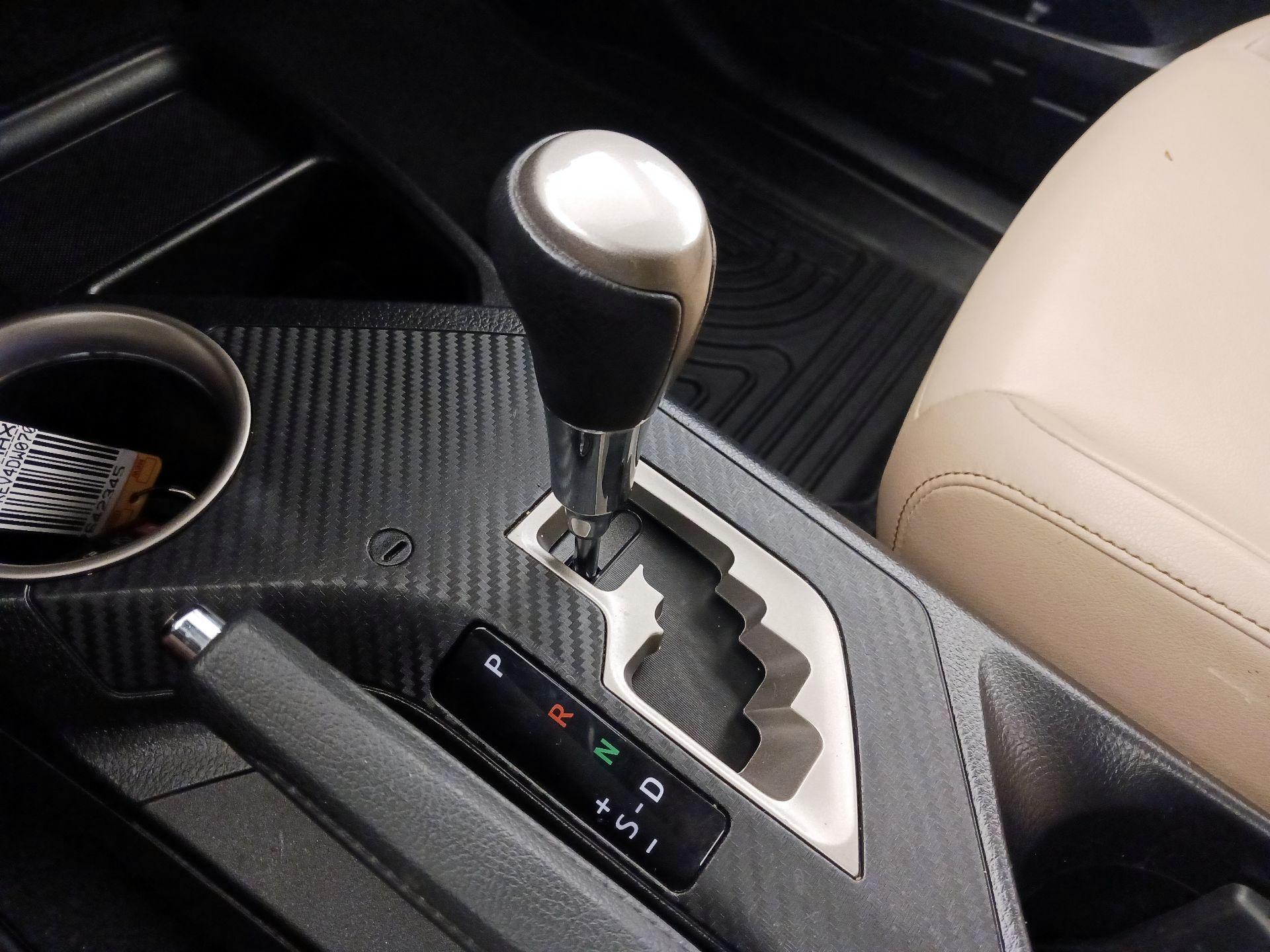 Thumbnail: 2013 Toyota RAV4 - 17