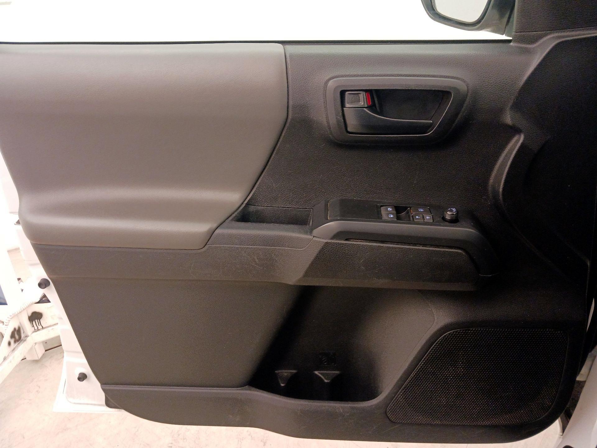 Thumbnail: 2021 Toyota Tacoma - 12